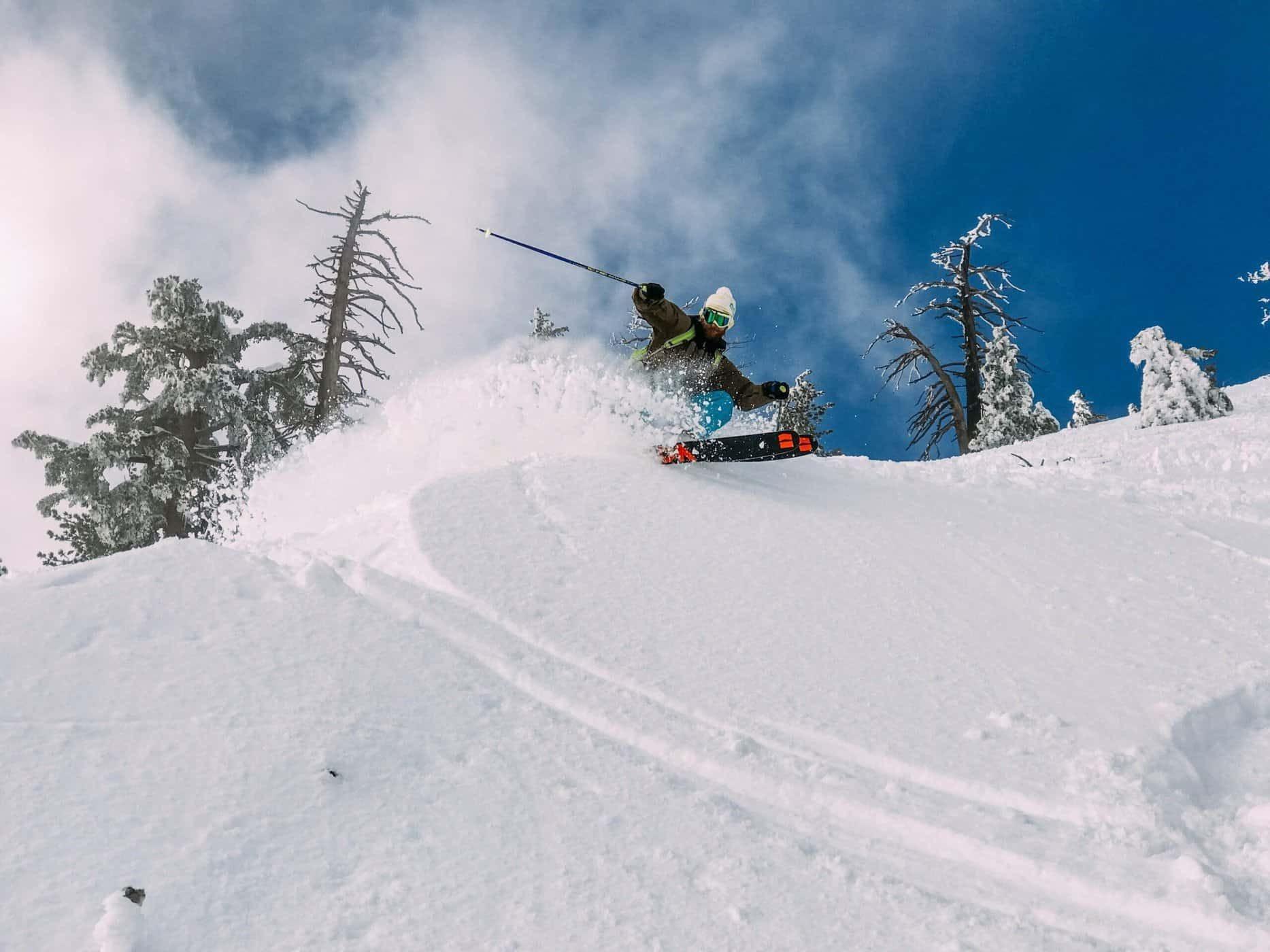 Meilleurs skis pour la poudreuse de 2024