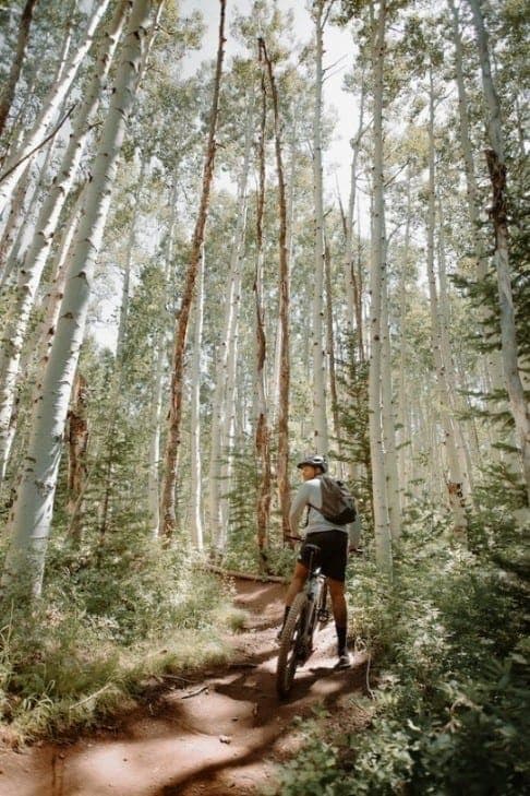 what-to-wear-mtb-clothing-summer.jpg