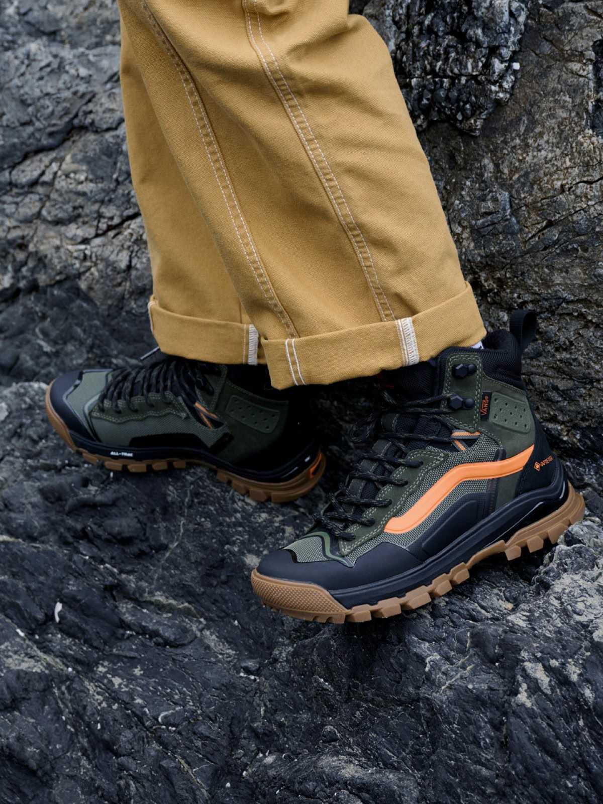 TLH_Image_MenuBanner_Hiking_shoes