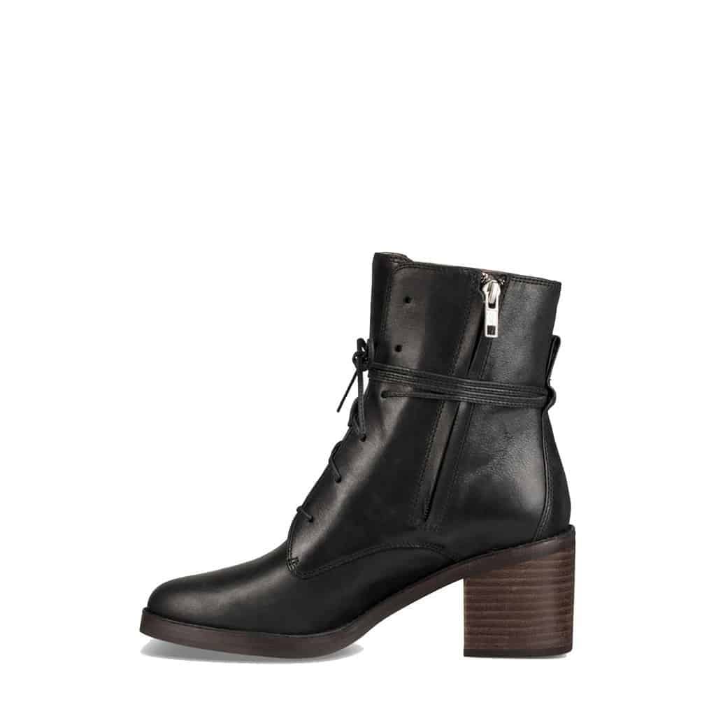 UGG-1018646_7E_7ESide_20Black_c5dd1dbf-9a4d-4a81-8bc0-7a19a1ebb0bc_1024x1024.jpg