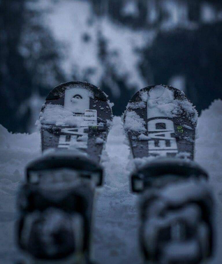 how-to-mount-adjust-ski-bindings02-768x914.jpg