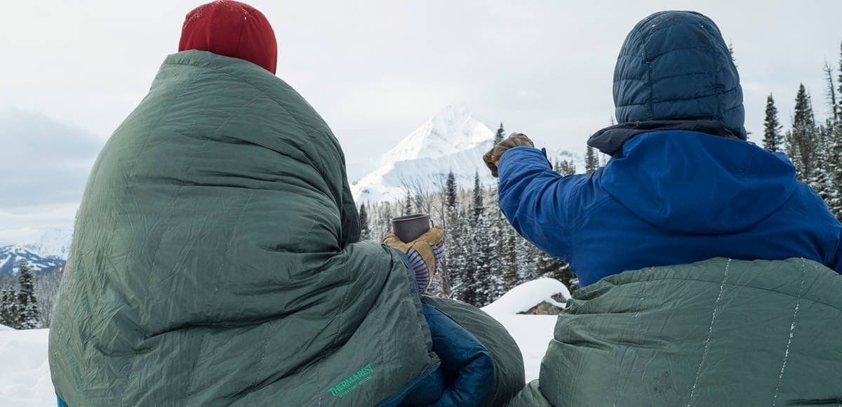 winter-camping-with-friends.jpg