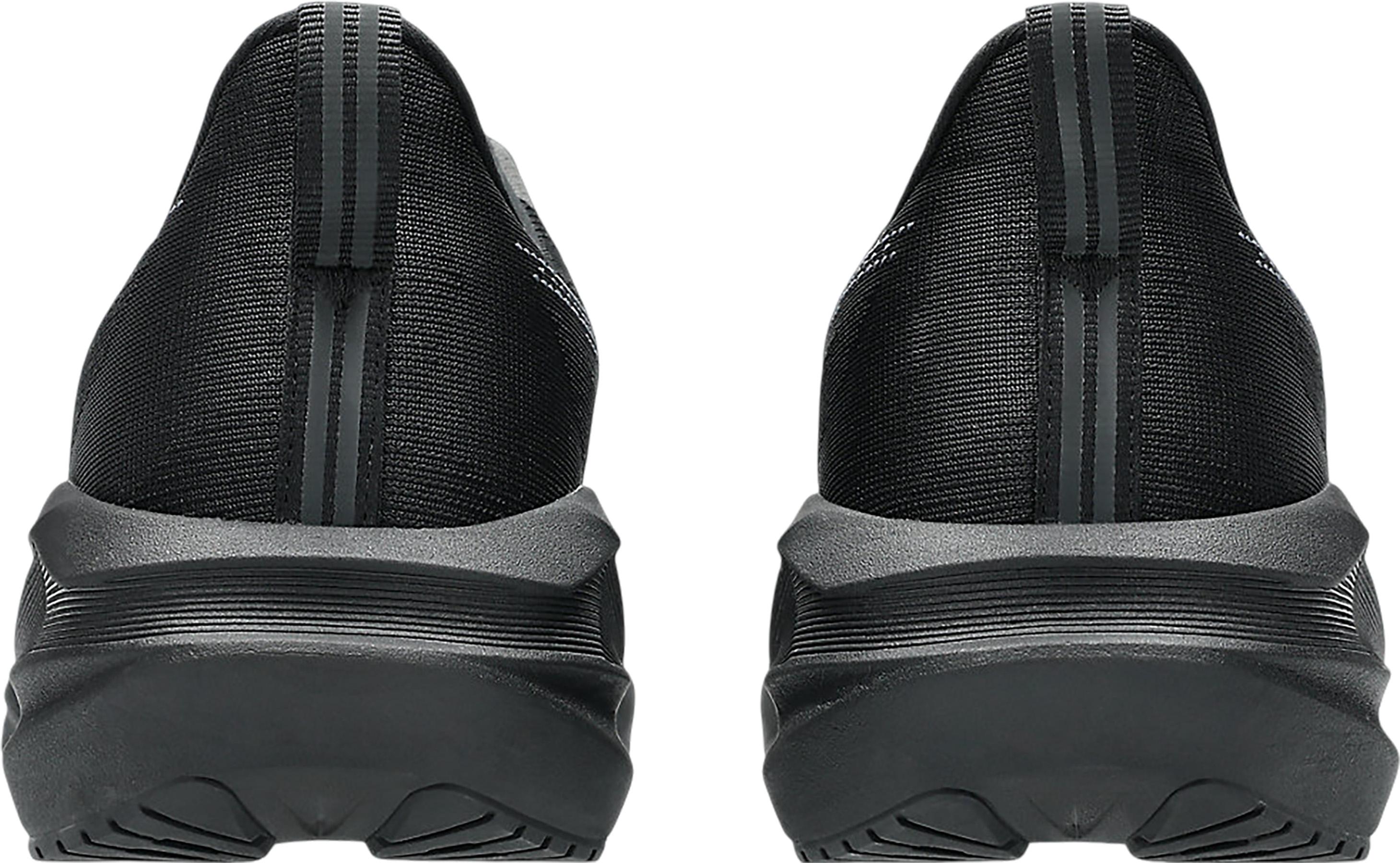 Product gallery image number 2 for product Novablast 5 Running Shoes - Men's