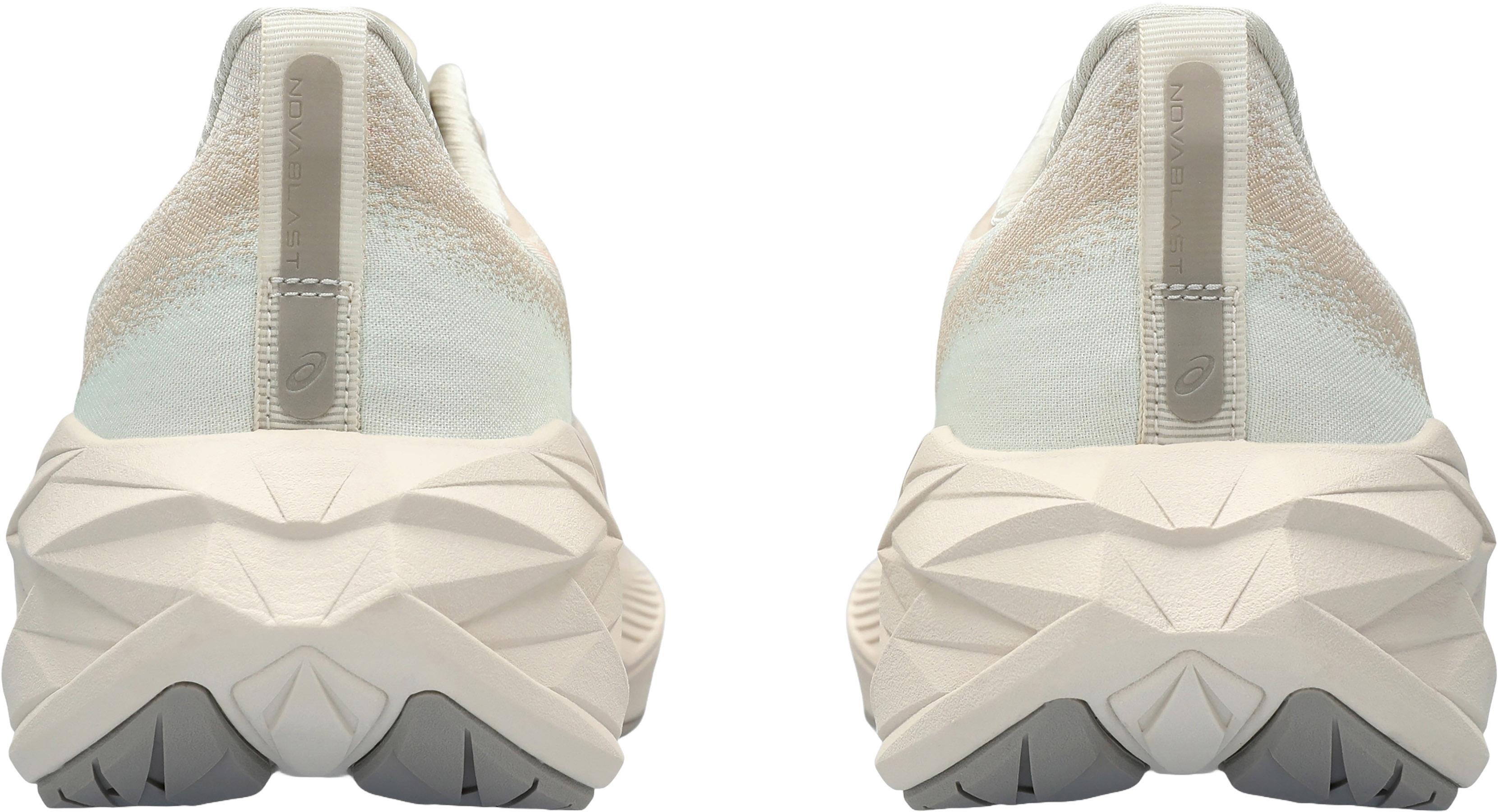 Numéro de l'image de la galerie de produits 3 pour le produit Souliers de course Novablast 4 - Femme