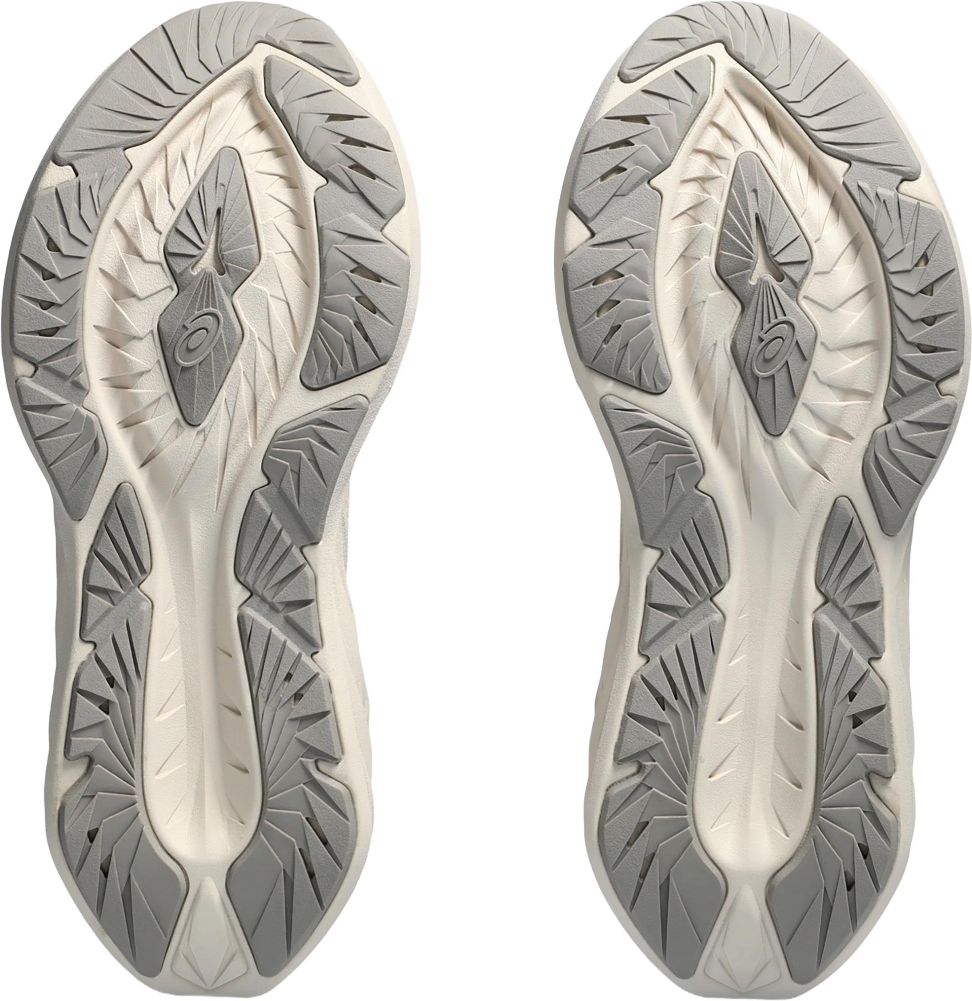 Numéro de l'image de la galerie de produits 2 pour le produit Souliers de course Novablast 4 - Femme