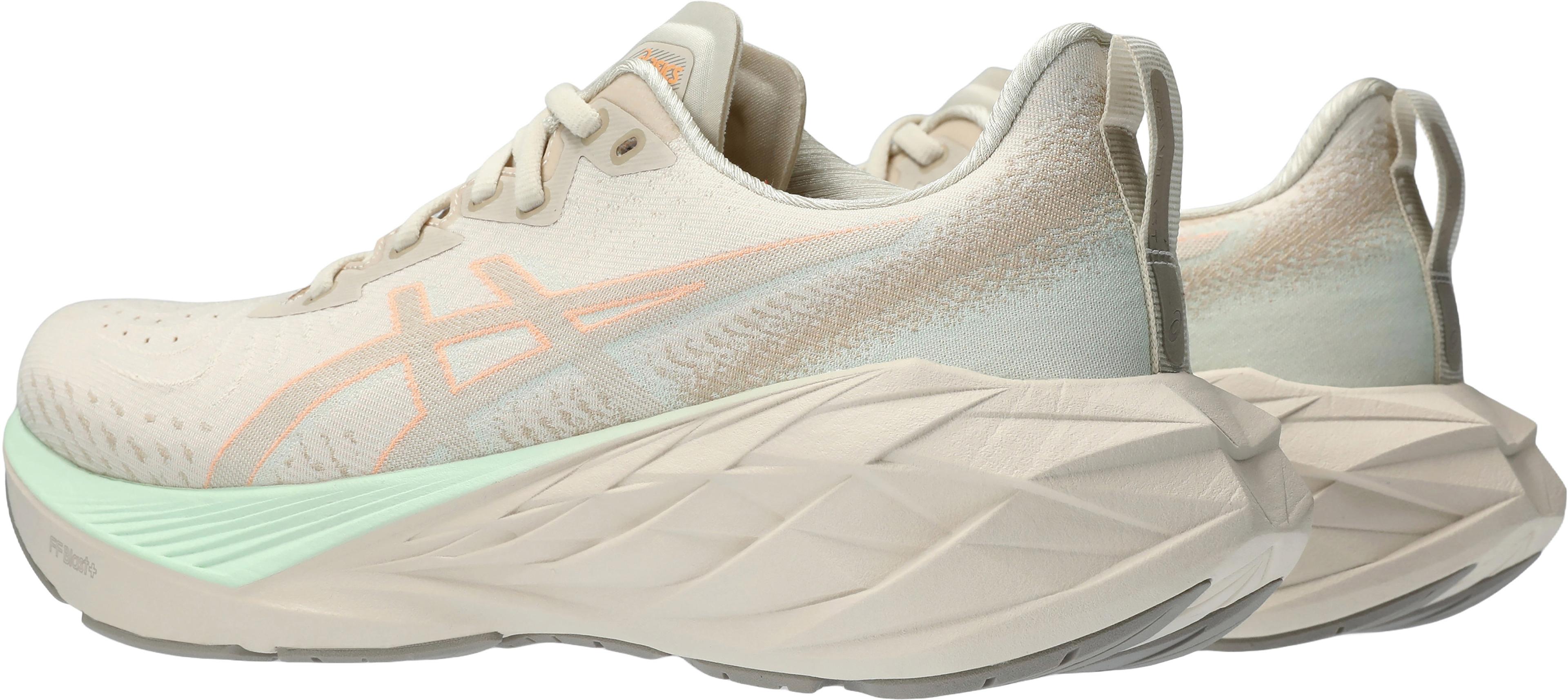 Numéro de l'image de la galerie de produits 7 pour le produit Souliers de course Novablast 4 - Femme