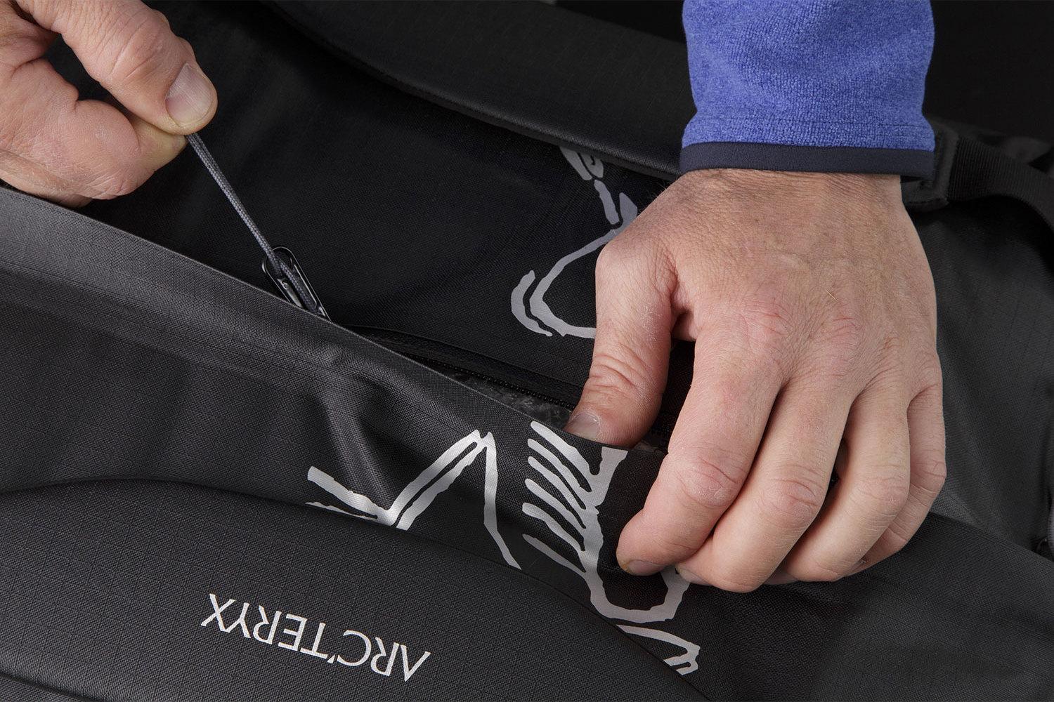 Product gallery image number 8 for product Carrier Duffel 100