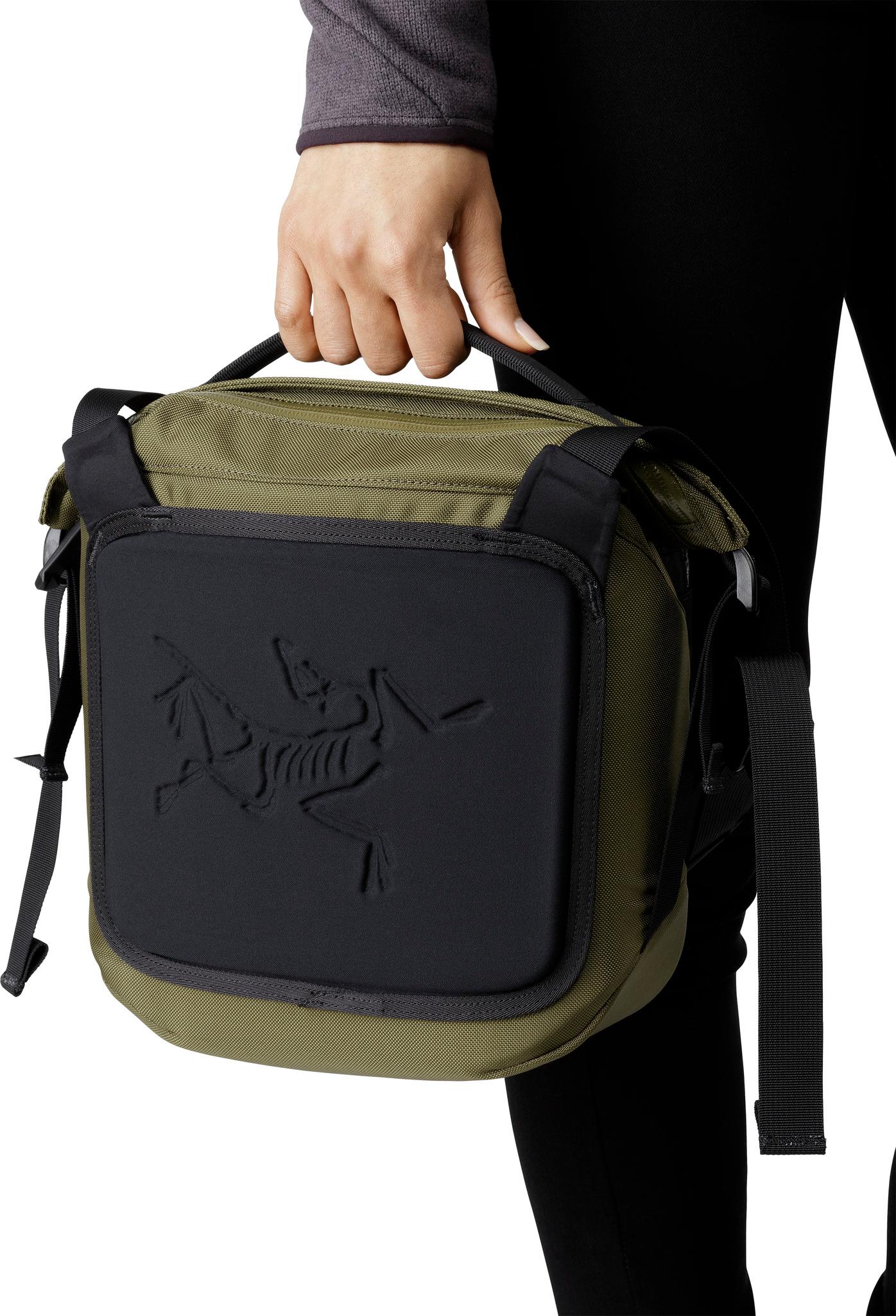 Product gallery image number 2 for product Arro 8 Shoulder Bag