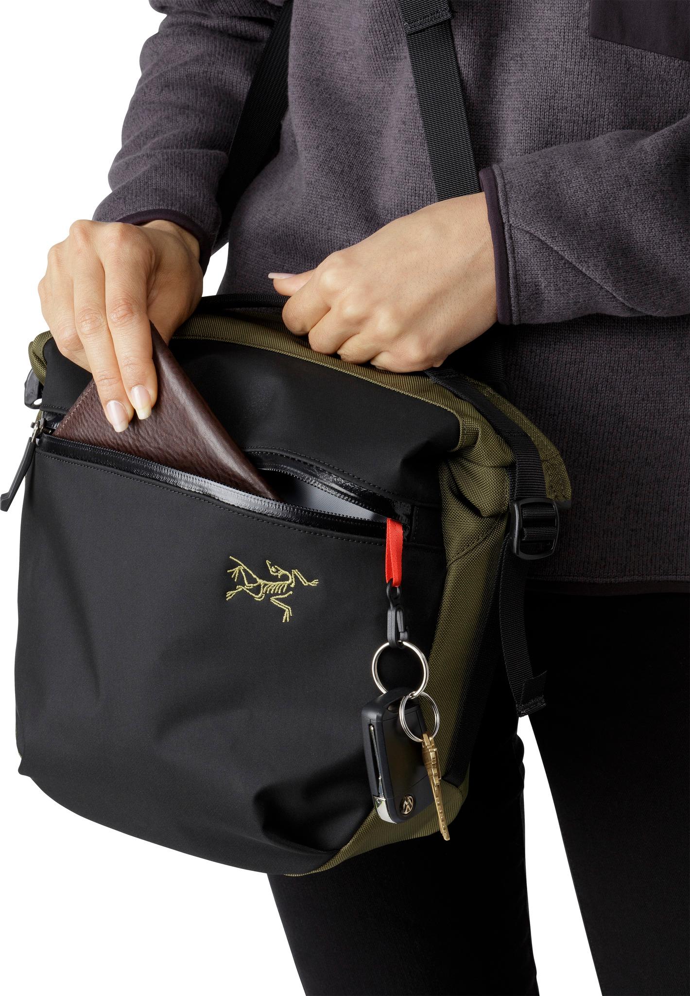 Product gallery image number 11 for product Arro 8 Shoulder Bag