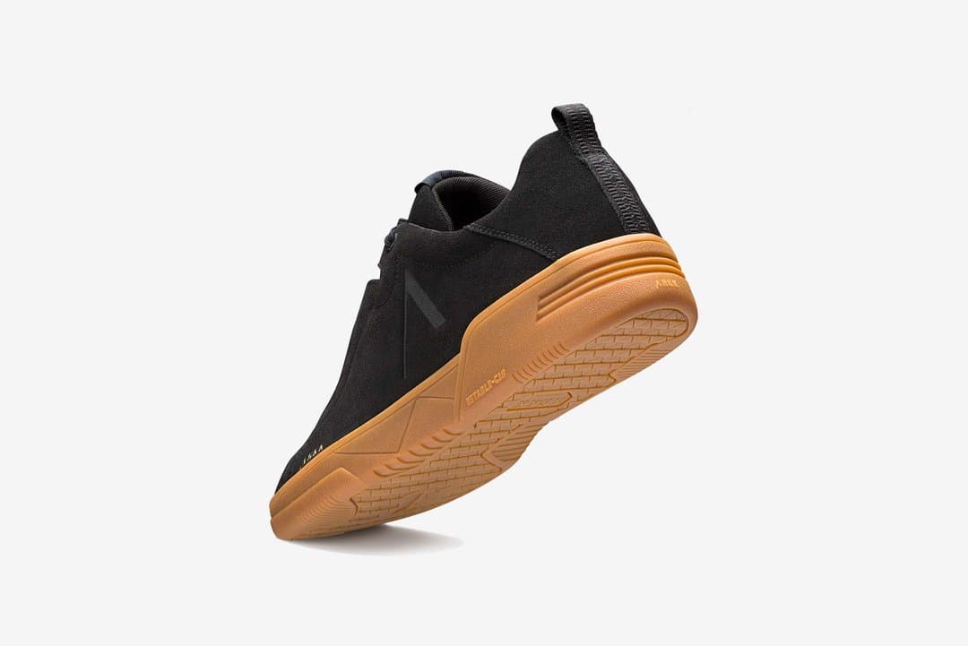 Product gallery image number 4 for product Souliers Unikass Suede S-C18 - Homme