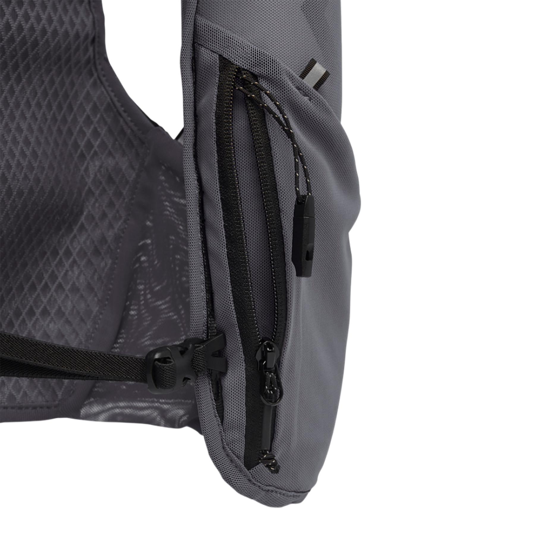 Product gallery image number 4 for product Distance 4 Hydration Vest - Unisex