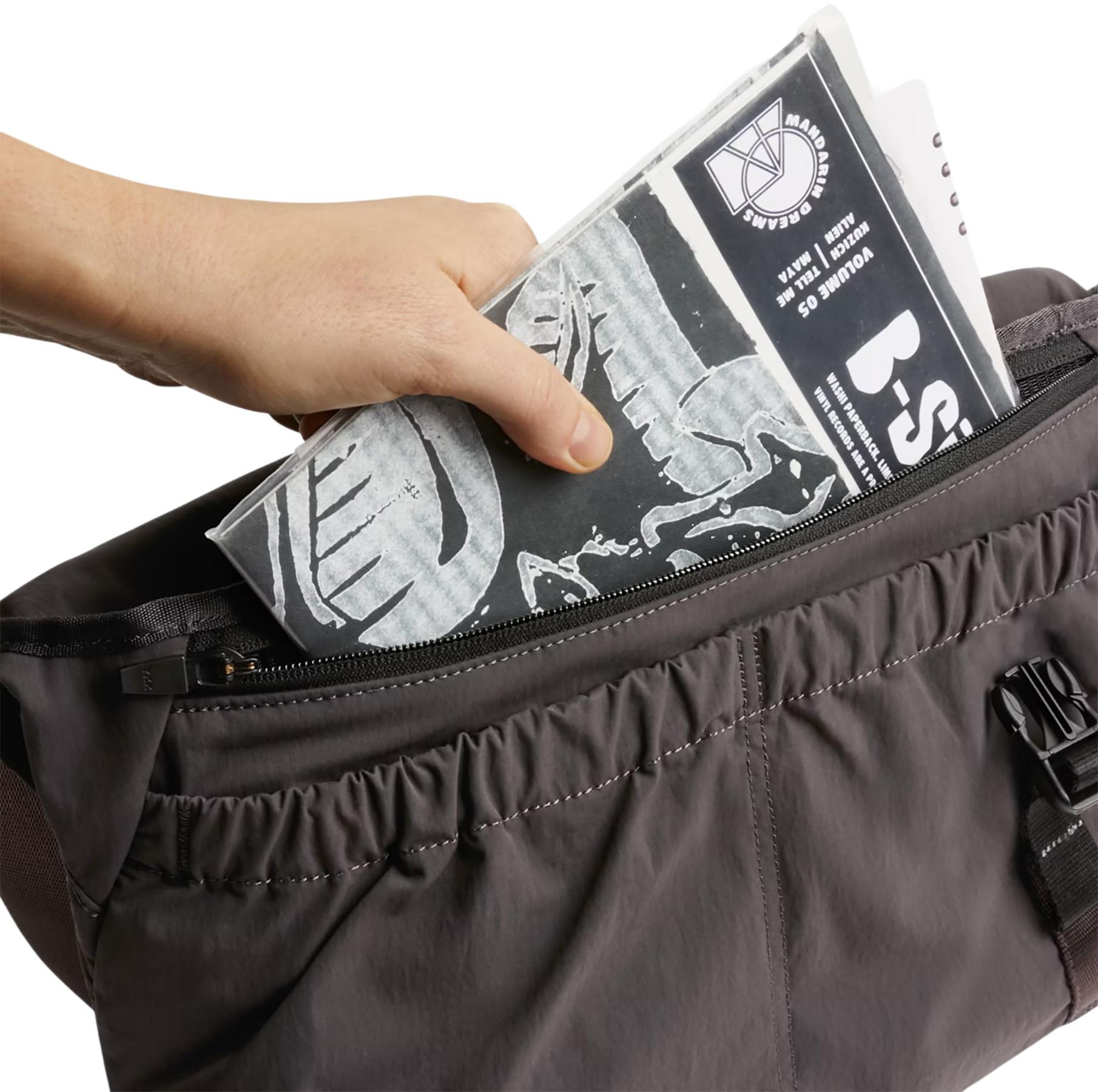 Product gallery image number 5 for product Cinch Messenger Bag 12L