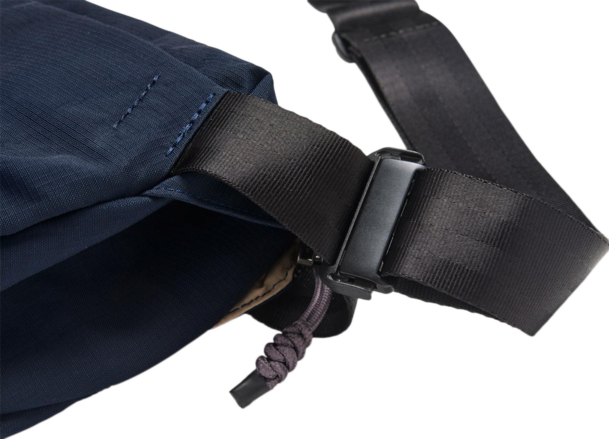 Product gallery image number 3 for product Venture Sling Bag 6L