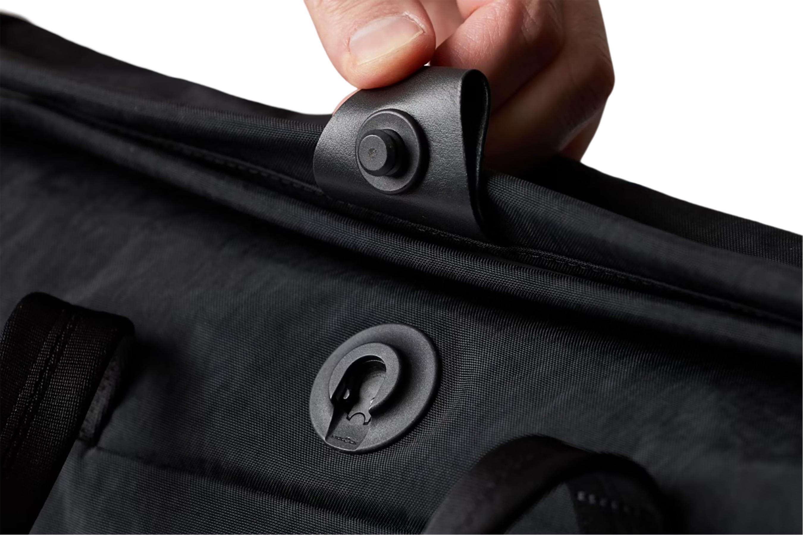 Product gallery image number 2 for product Tokyo Messenger Bag 14L