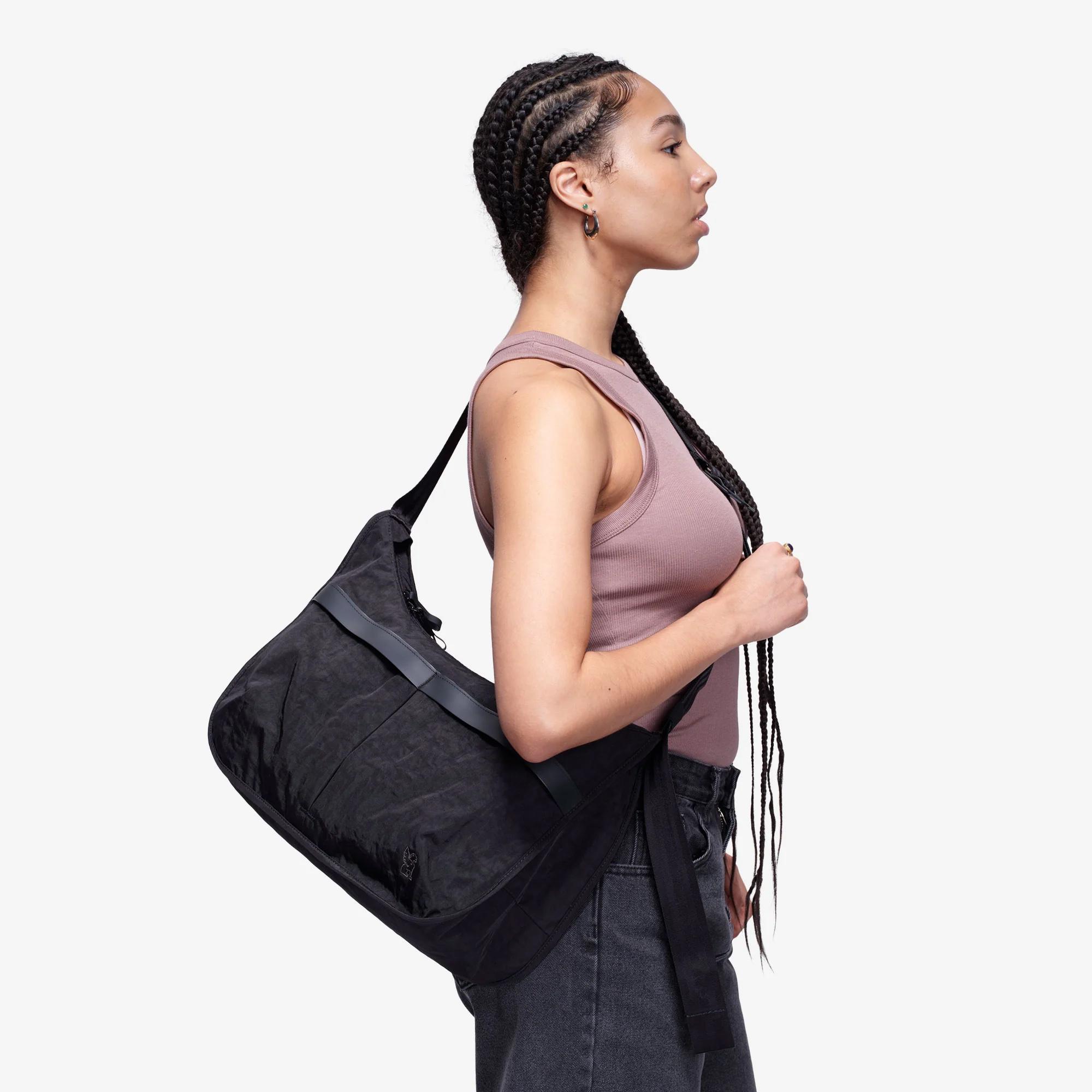 Product gallery image number 4 for product Yoyogi Messenger Bag 14L