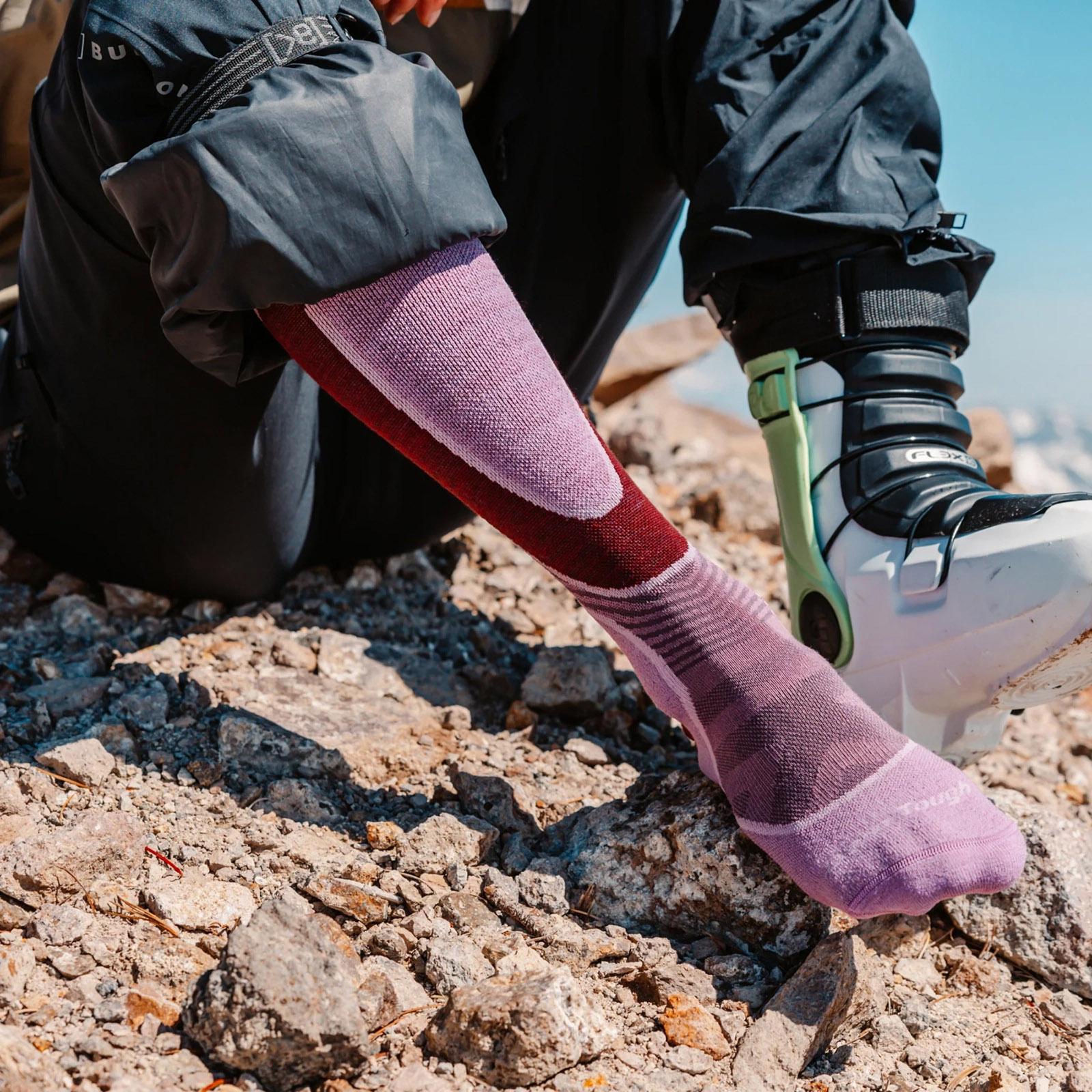 Product gallery image number 2 for product Chaussettes de ski et de planche à neige légères Over-The-Calf d'Outer Limits - Femme