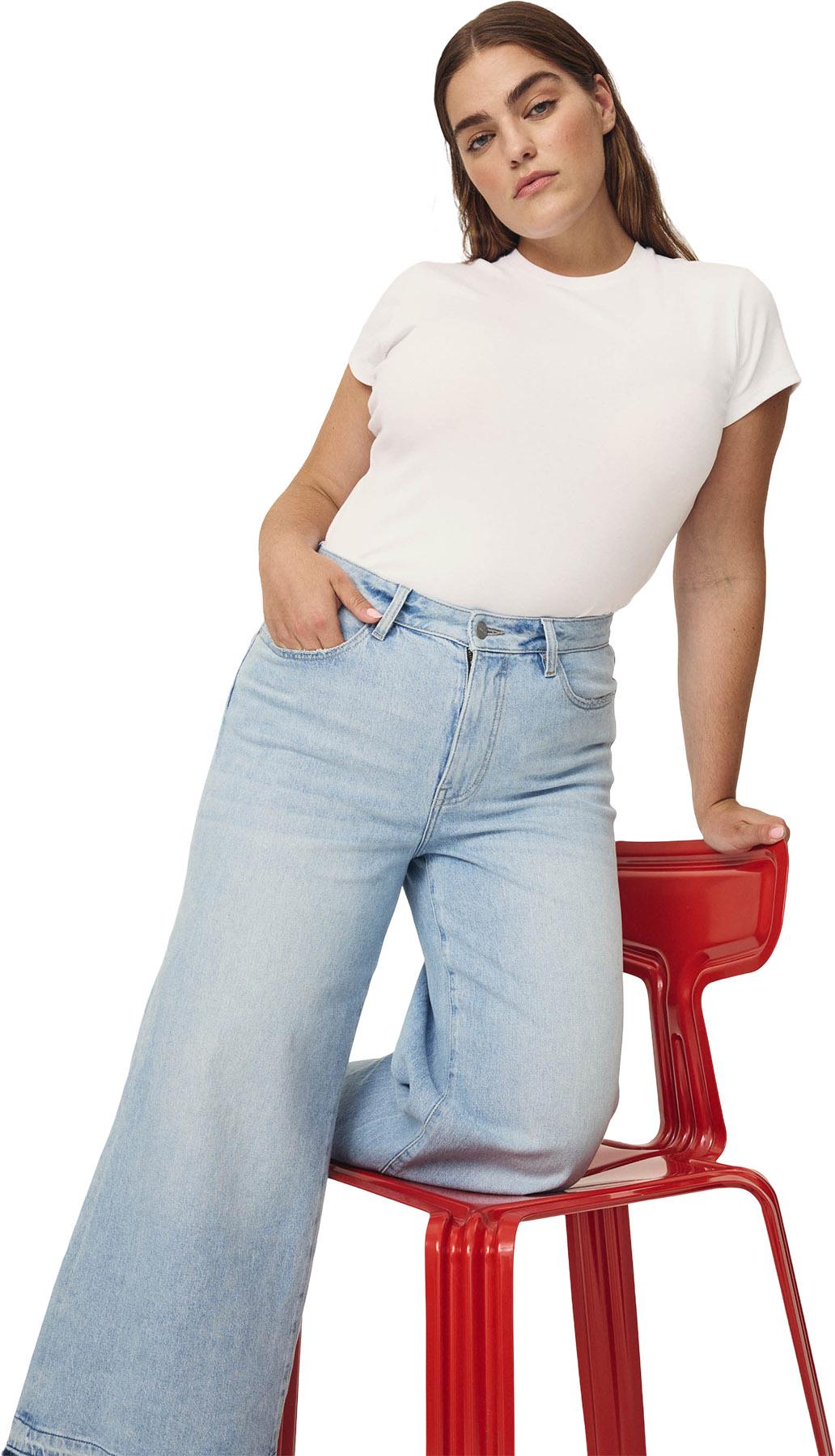 Product gallery image number 6 for product Jean à jambe large écourtée ICN - Femme