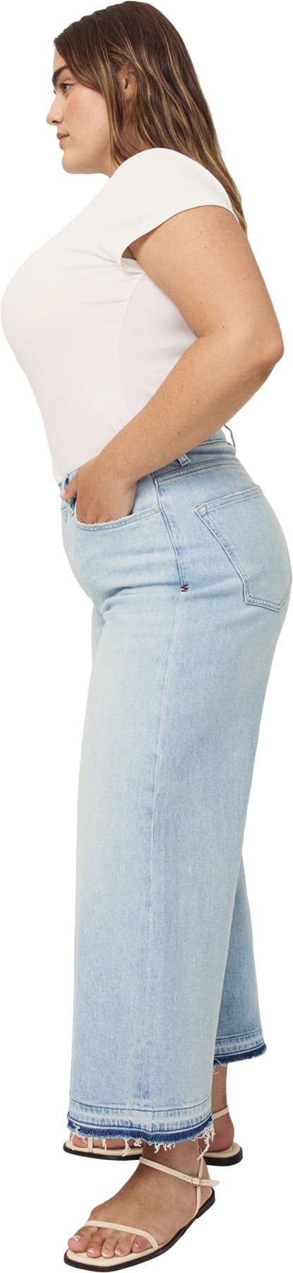Product gallery image number 9 for product Jean à jambe large écourtée ICN - Femme