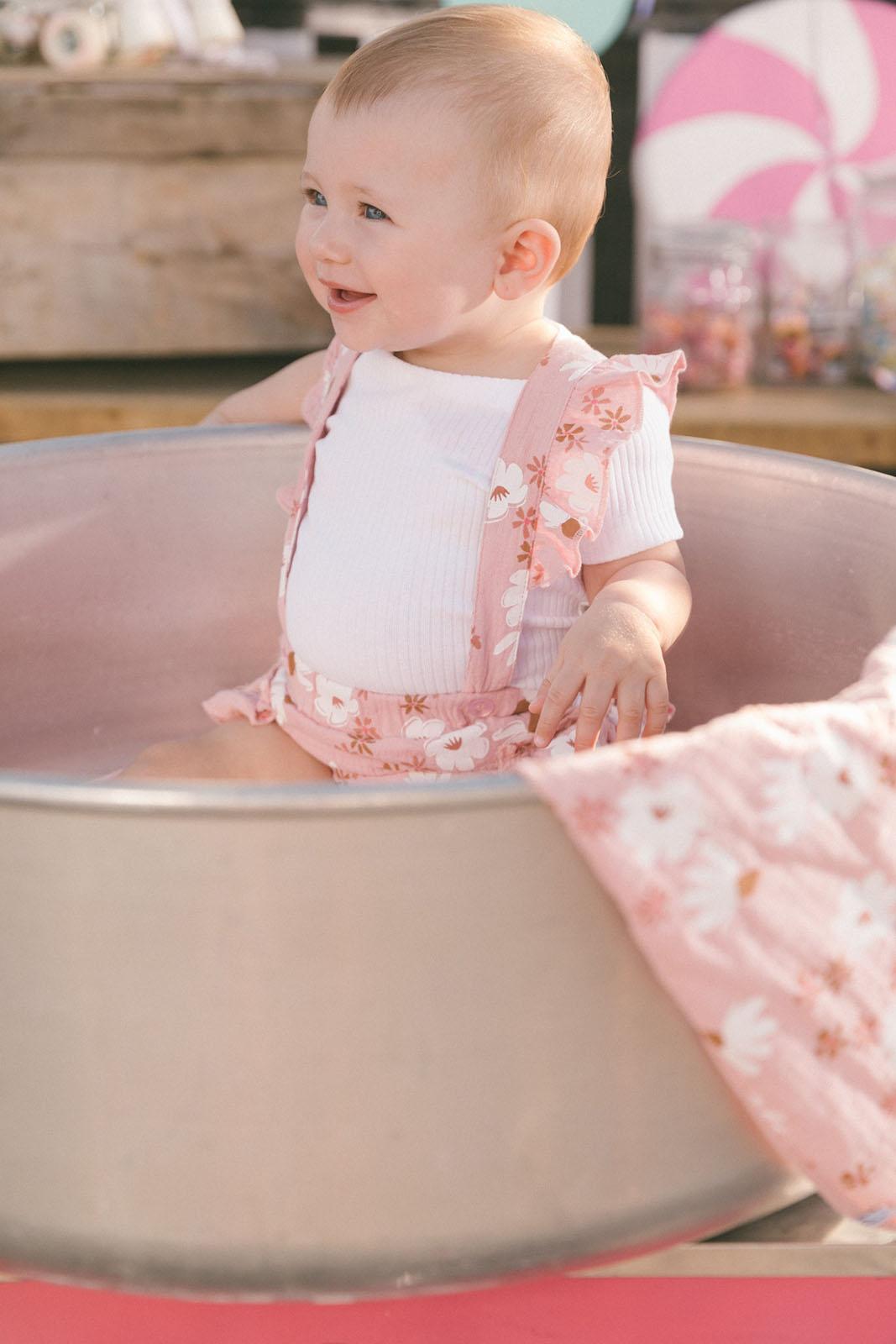 Numéro de l'image de la galerie de produits 3 pour le produit Ensemble salopette courte en mousseline et cache-couche en coton - Bébé Fille