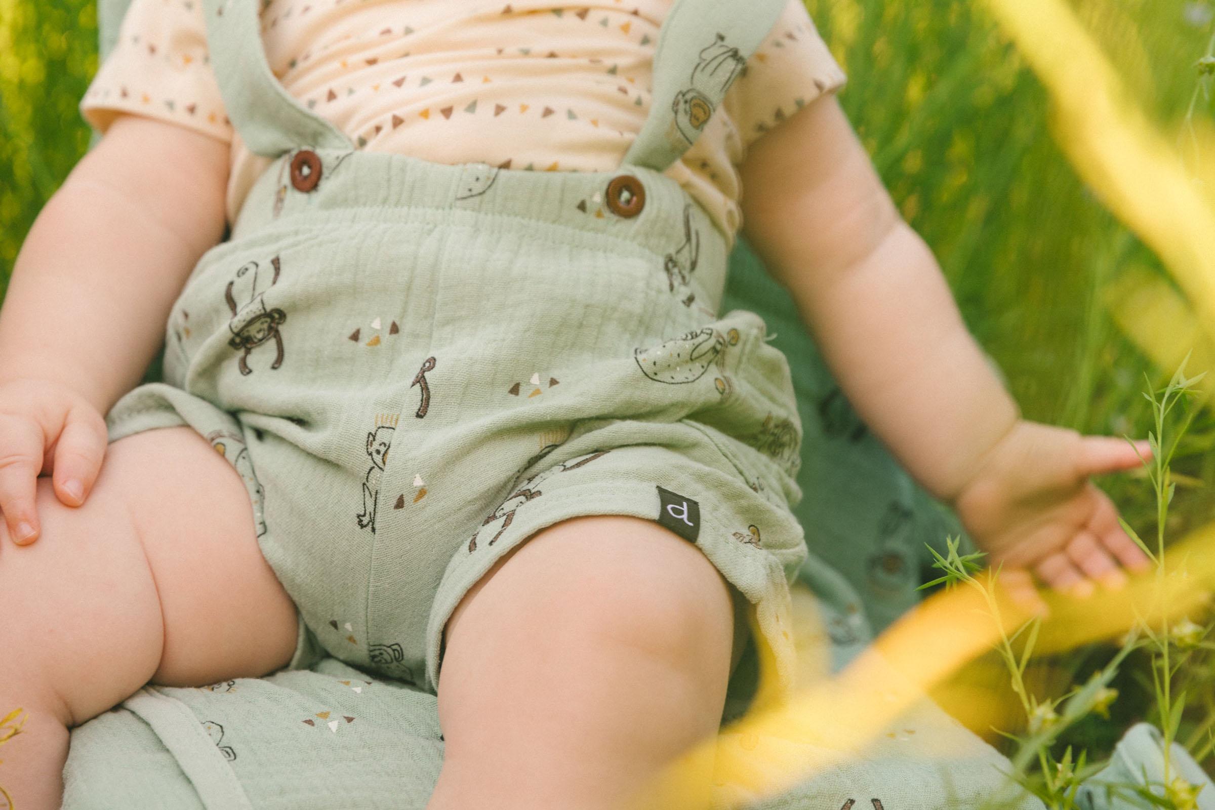 Product gallery image number 4 for product Couverture en mousseline imprimée bleu marine avec bateaux en papier - Garçon