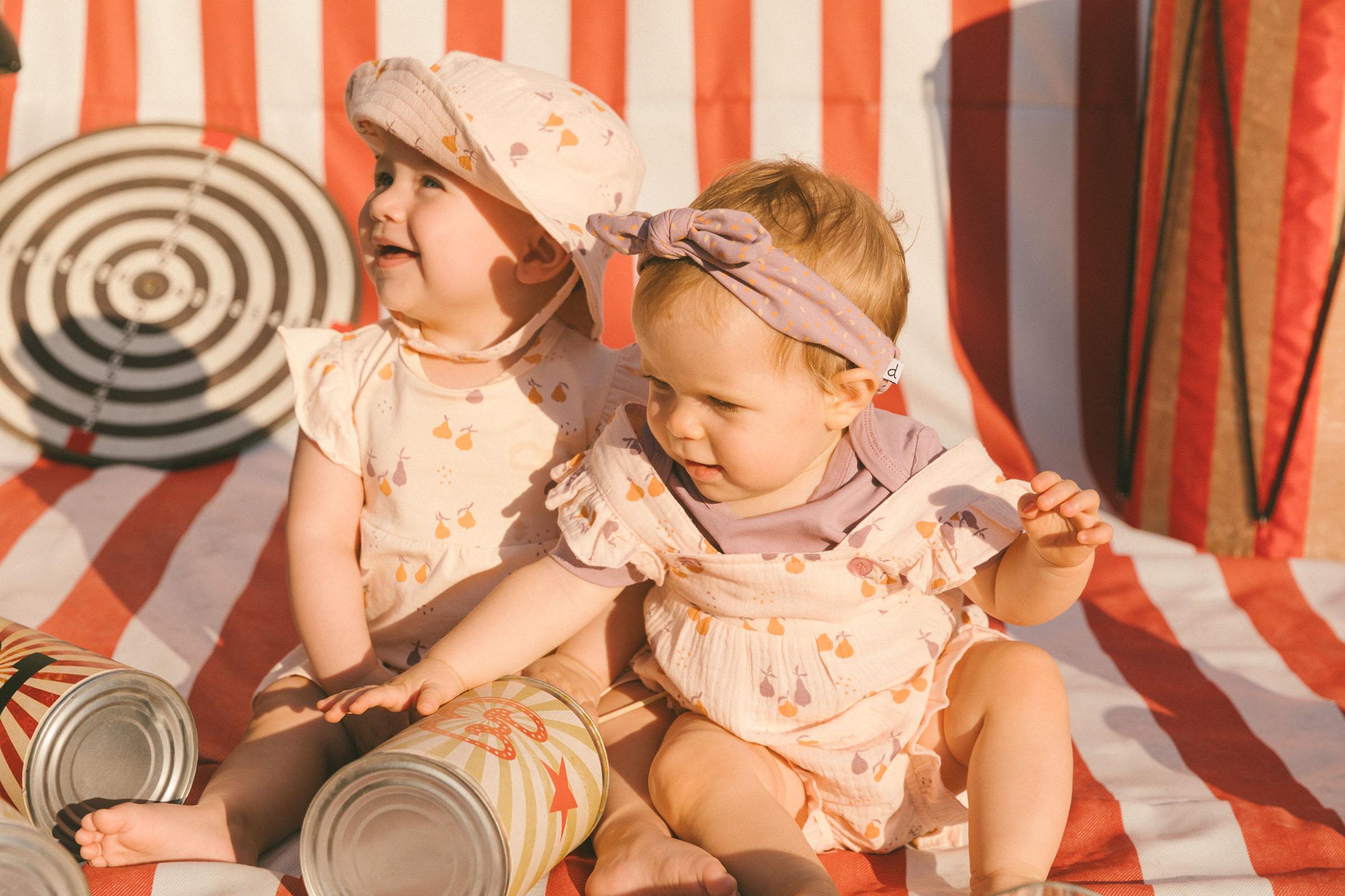 Numéro de l'image de la galerie de produits 2 pour le produit Ensemble salopette courte et cache-couche en coton biologique - Bébé Fille