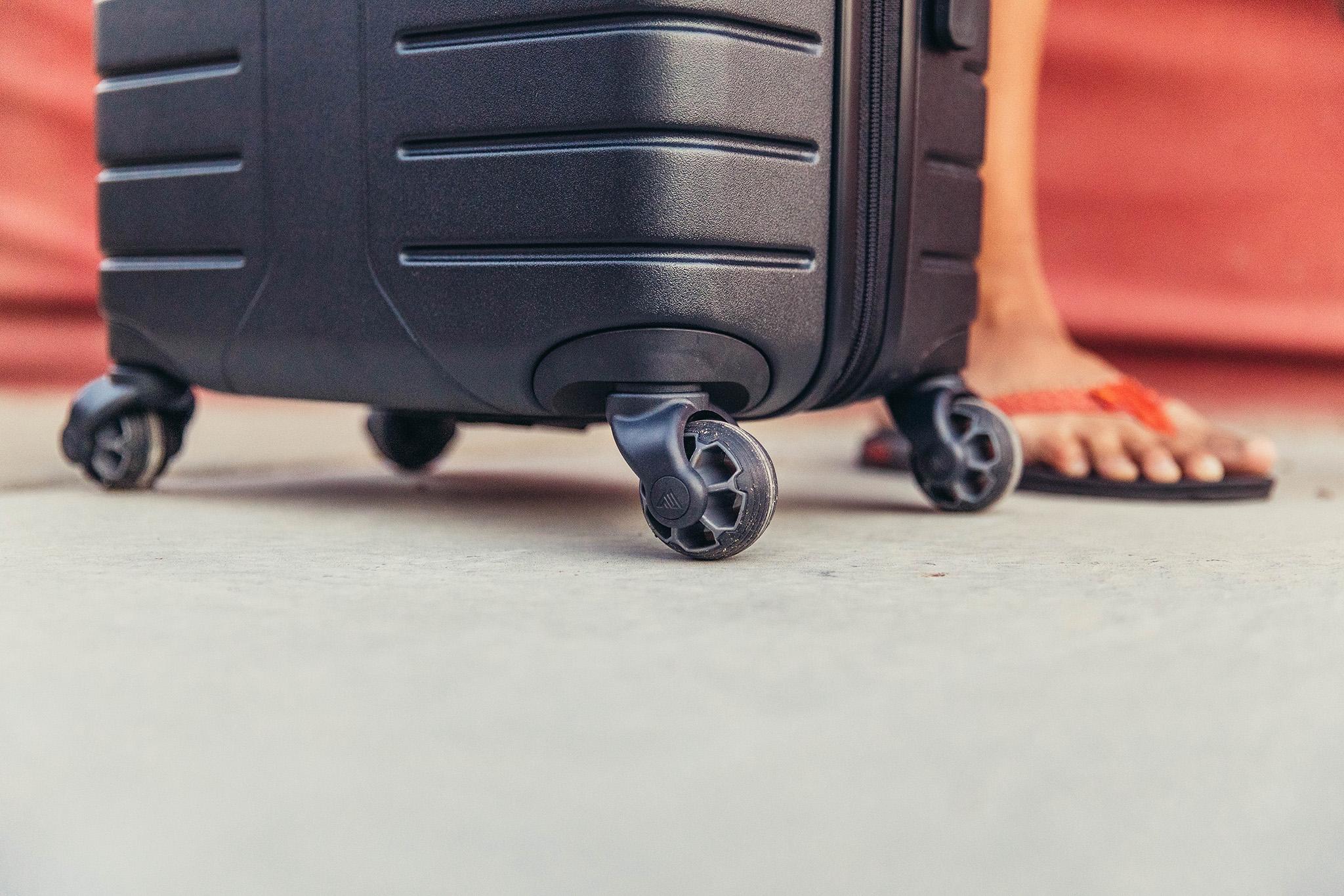 Numéro de l'image de la galerie de produits 6 pour le produit Valise de voyage à 4 roues 22 pouces Quadro 42L