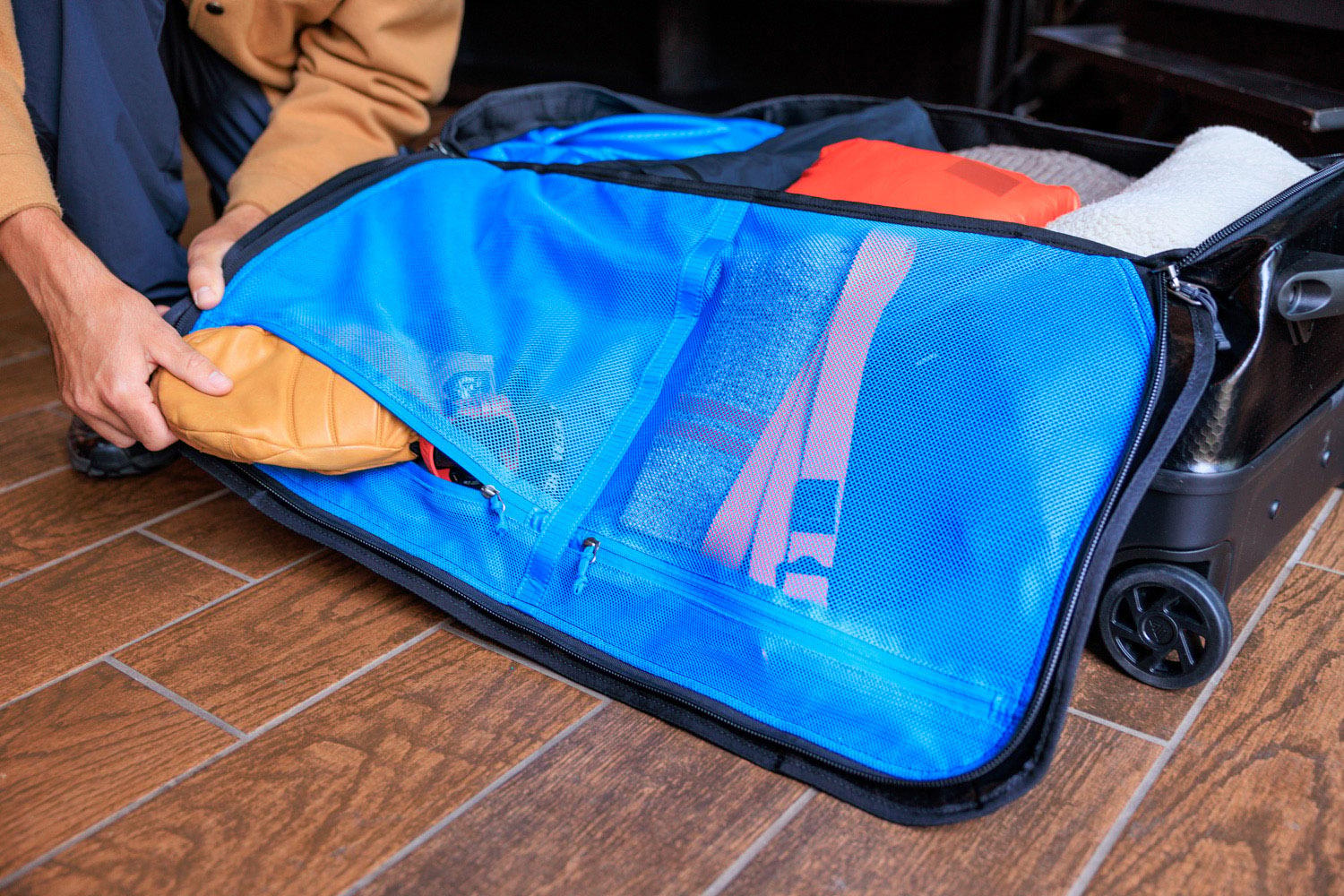 Product gallery image number 8 for product Alpaca Wheeled Duffle Bag 100L