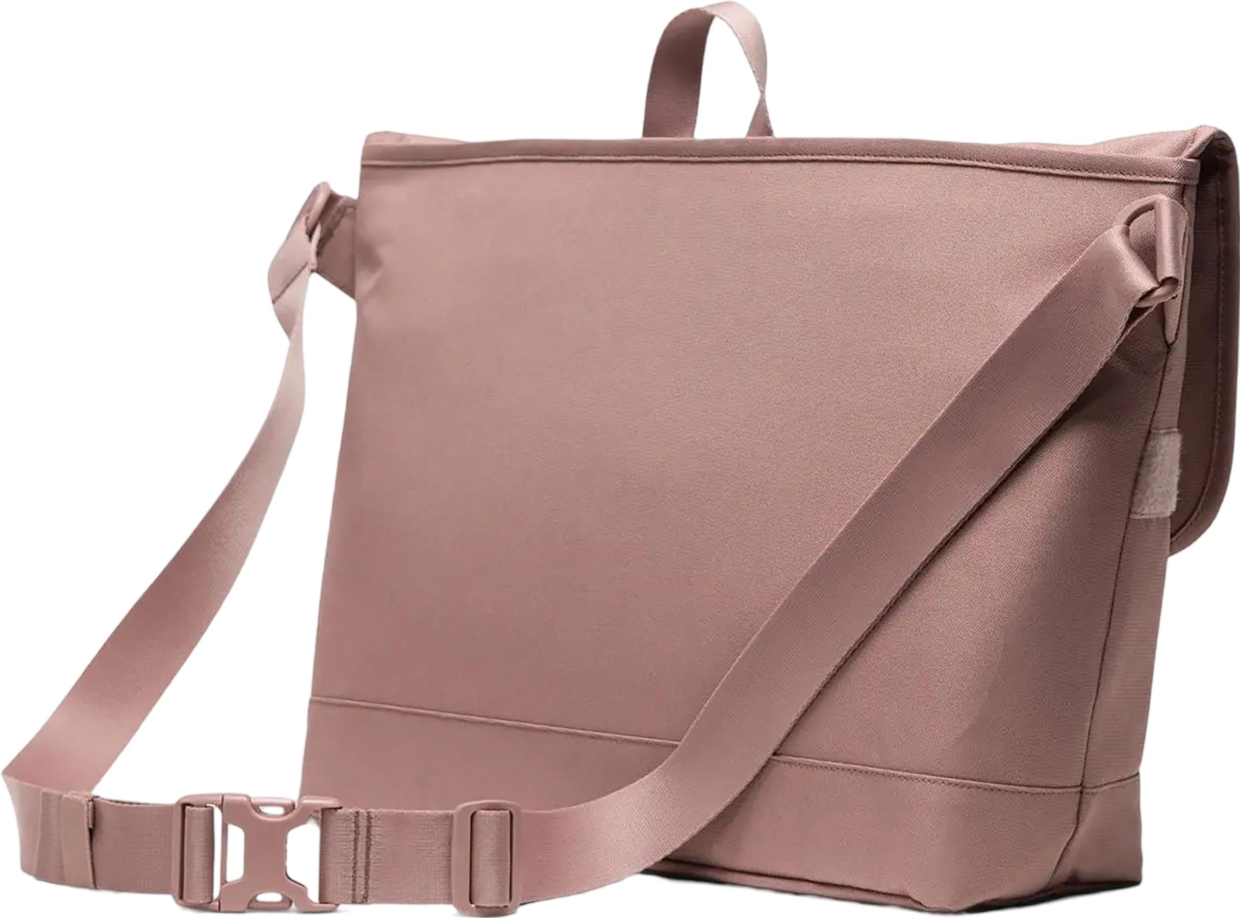 Product gallery image number 2 for product Sac messager Cove 22.5L