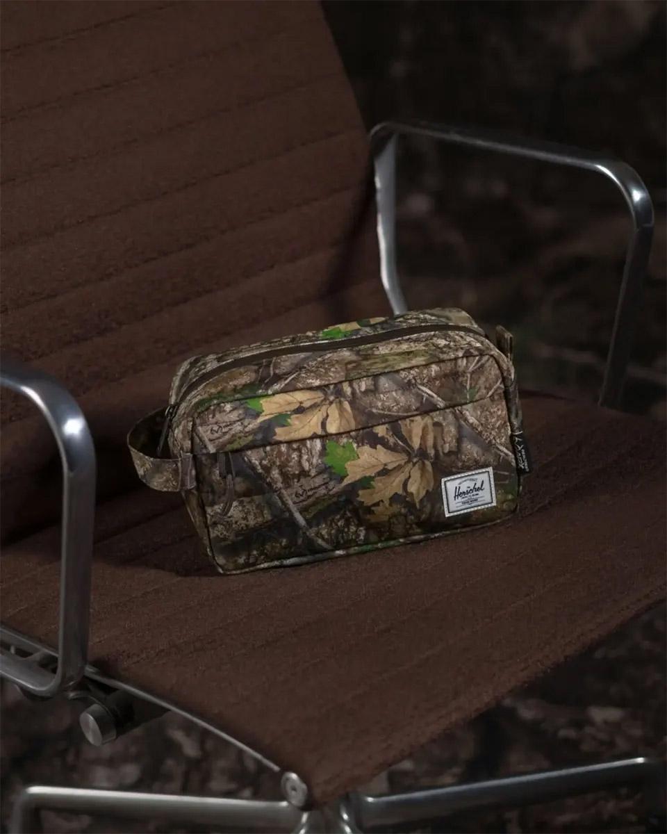 Product gallery image number 3 for product Realtree Chapter Travel Kit 5L