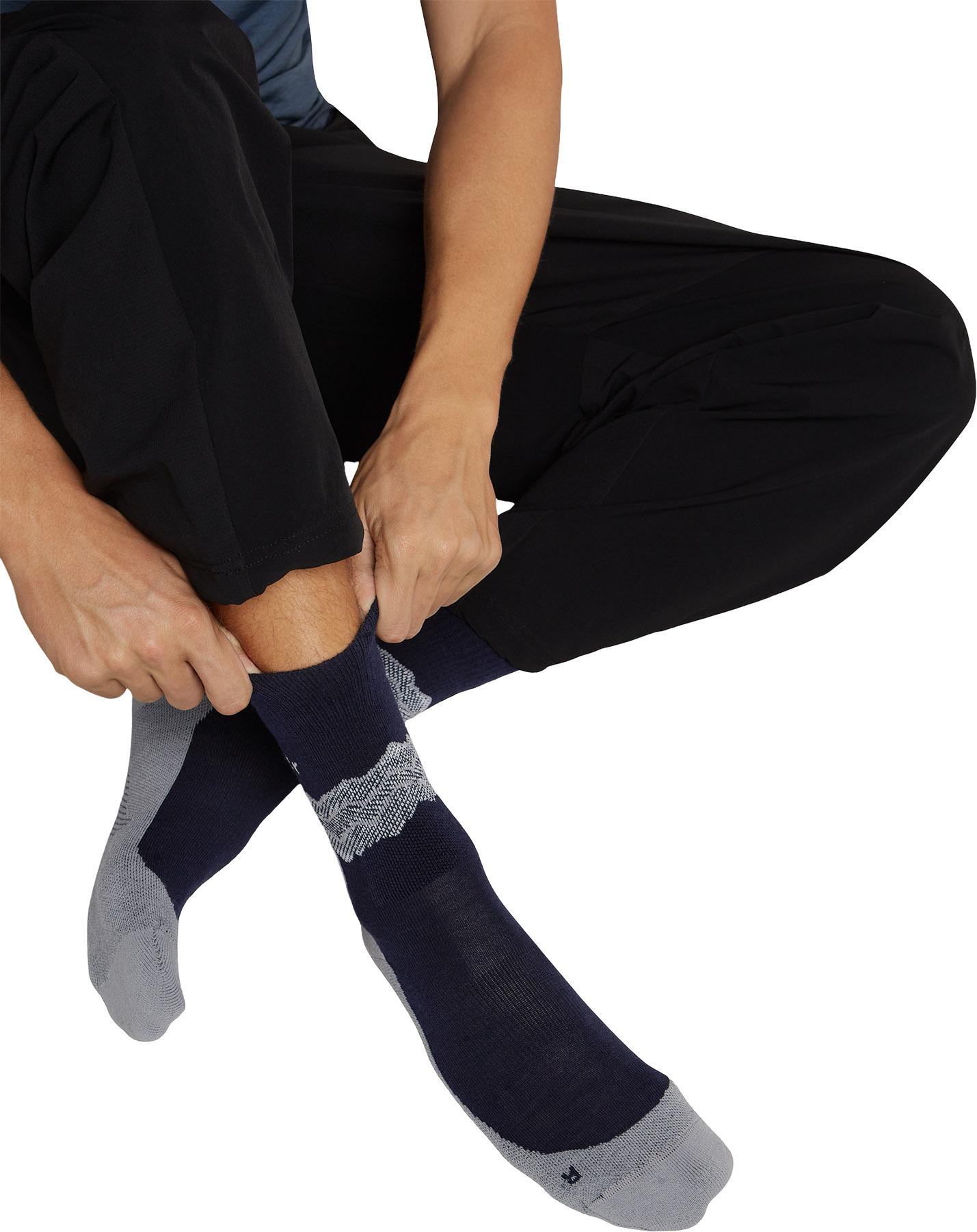 Numéro de l'image de la galerie de produits 2 pour le produit Chaussettes mi-mollet en mérinos Hike+ Medium Across the Peaks - Homme