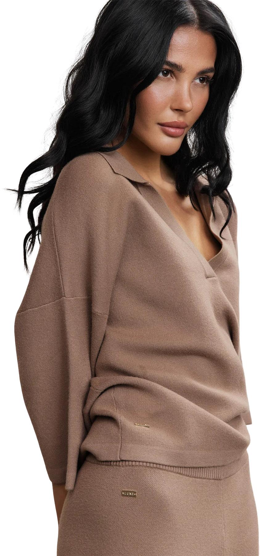 Product gallery image number 7 for product Haut Olly à col en V - Femme
