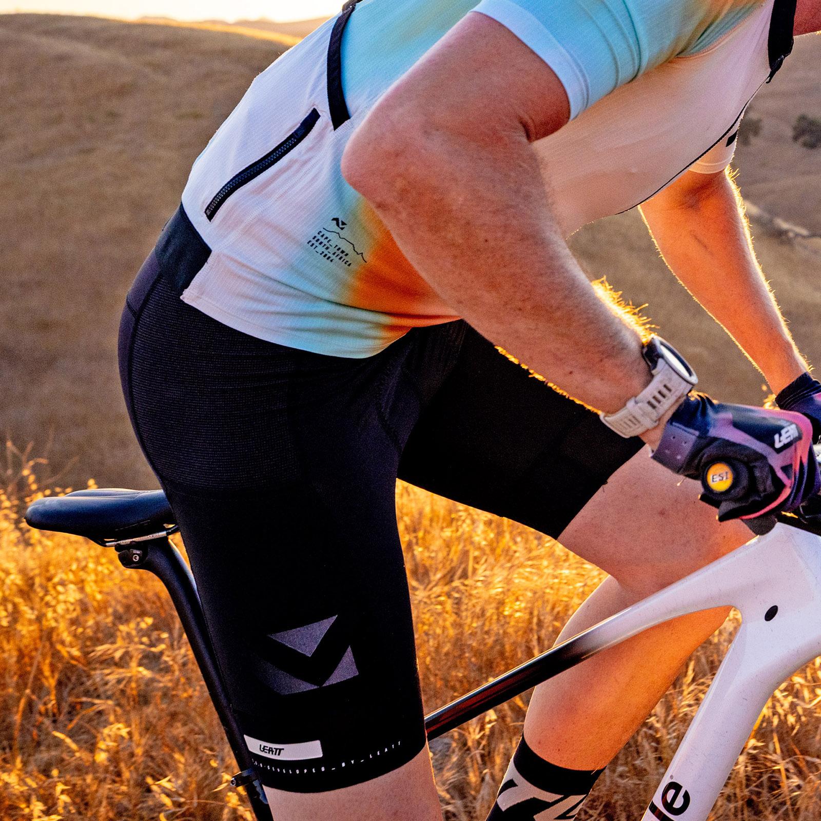 Product gallery image number 3 for product Endurance 5.0 Cargo MTB Bib Shorts - Men's