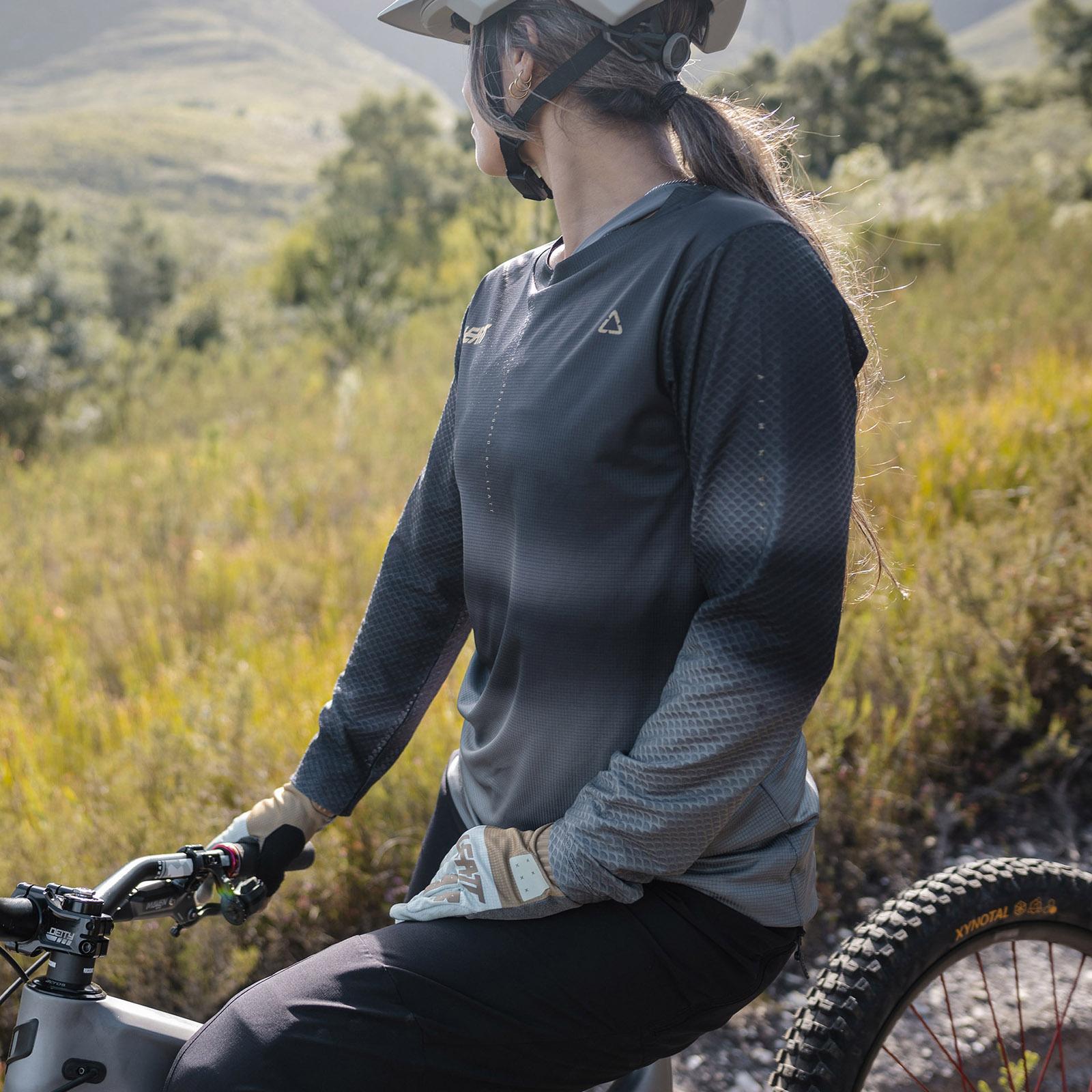 Product gallery image number 6 for product Trail 3.0 Long Sleeve MTB Jersey - Women's