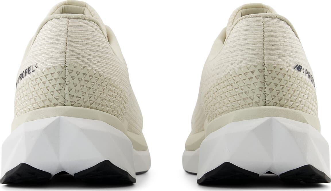 Numéro de l'image de la galerie de produits 3 pour le produit Souliers de course FuelCell Propel v5 [Large] - Homme