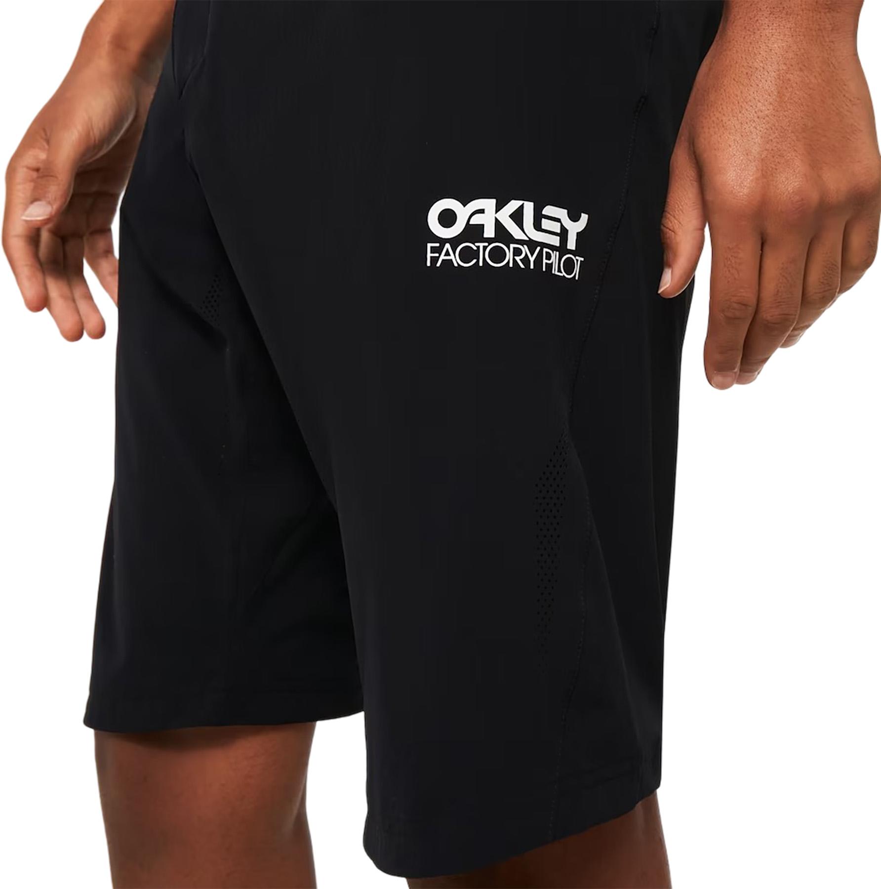 Numéro de l'image de la galerie de produits 9 pour le produit Short Factory Pilot RC - Homme