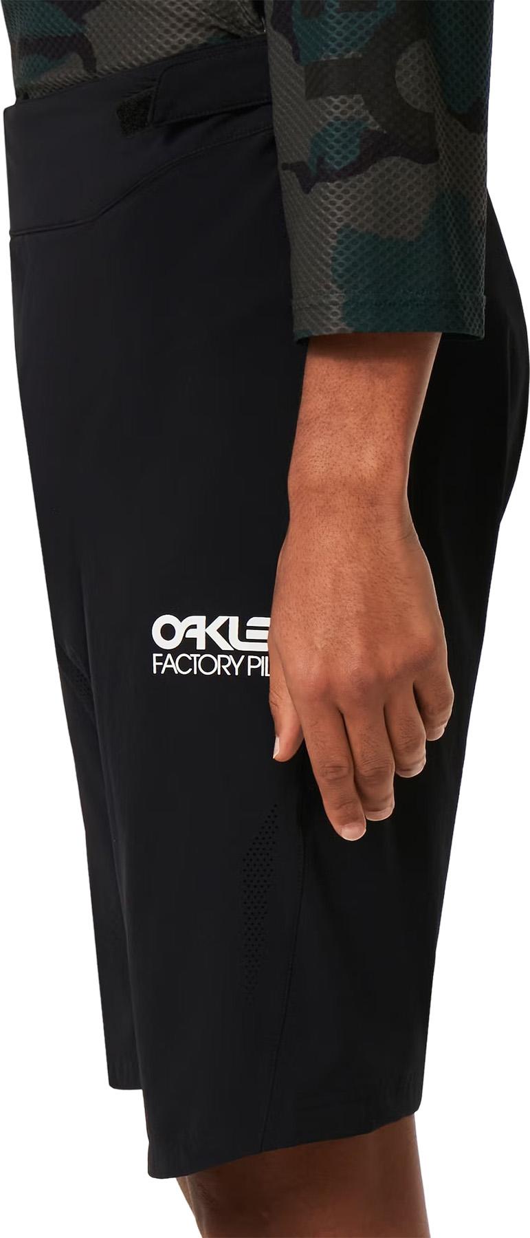 Numéro de l'image de la galerie de produits 2 pour le produit Short Factory Pilot RC - Homme