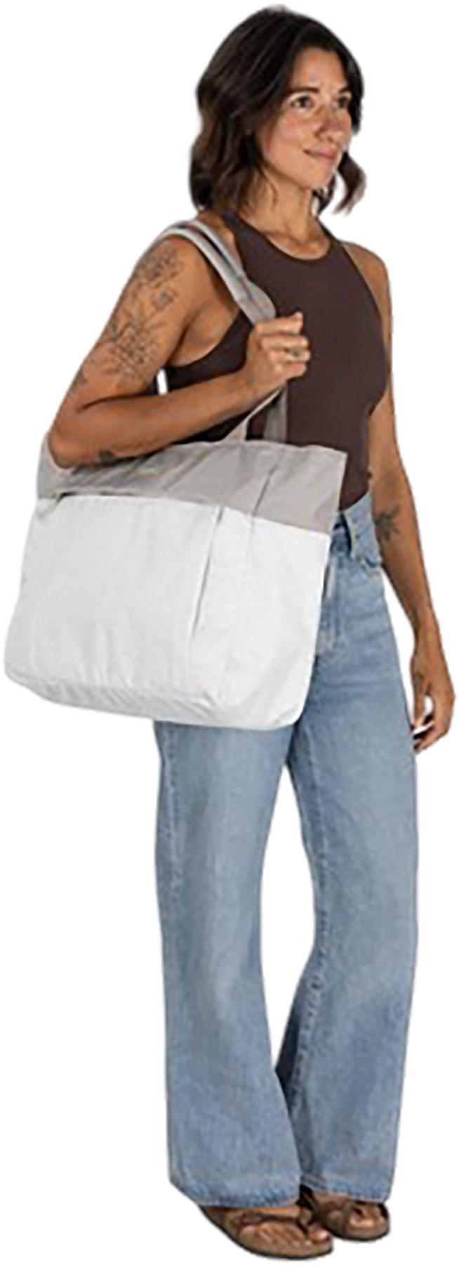 Product gallery image number 9 for product Arcane Tote Pack 21L