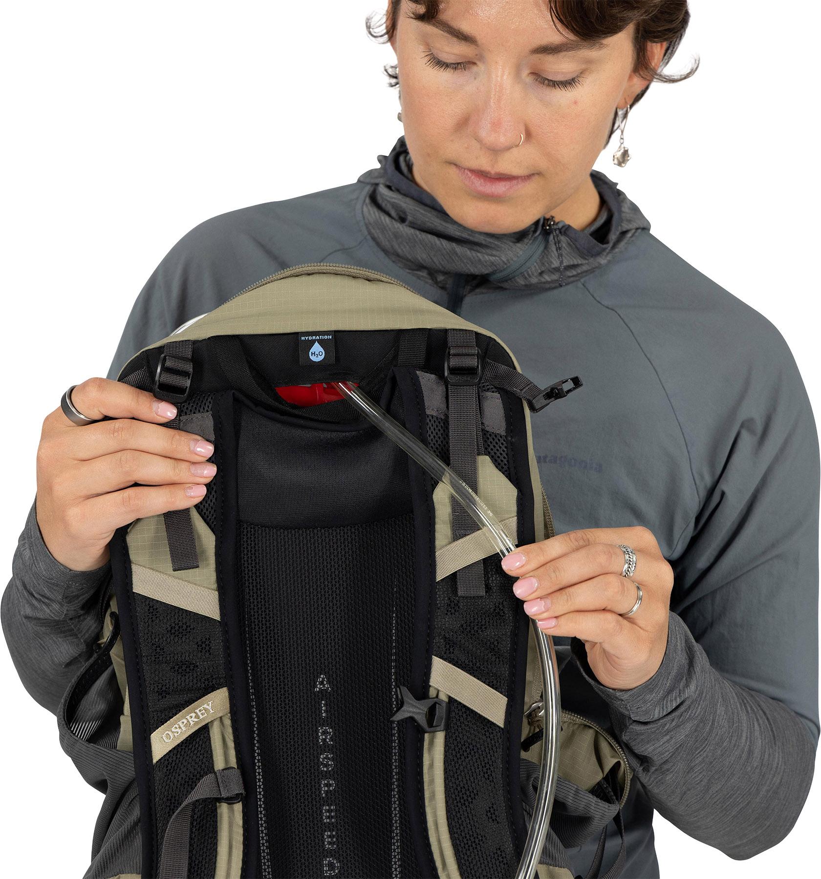 Product gallery image number 11 for product Hikelite Hiking Daypack 18L - Unisex