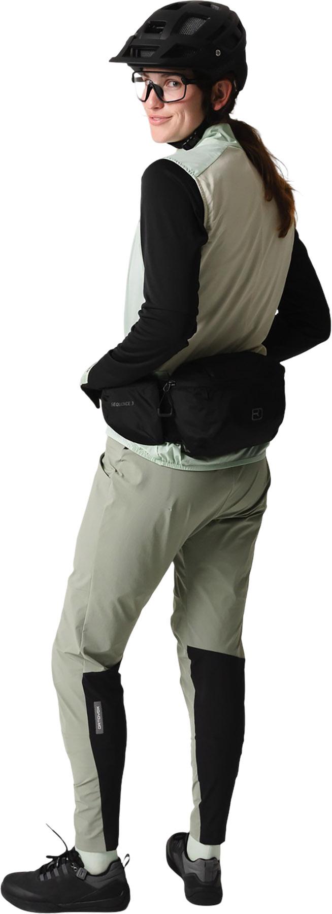Numéro de l'image de la galerie de produits 2 pour le produit SEQUENCE TRAIL PANTS W