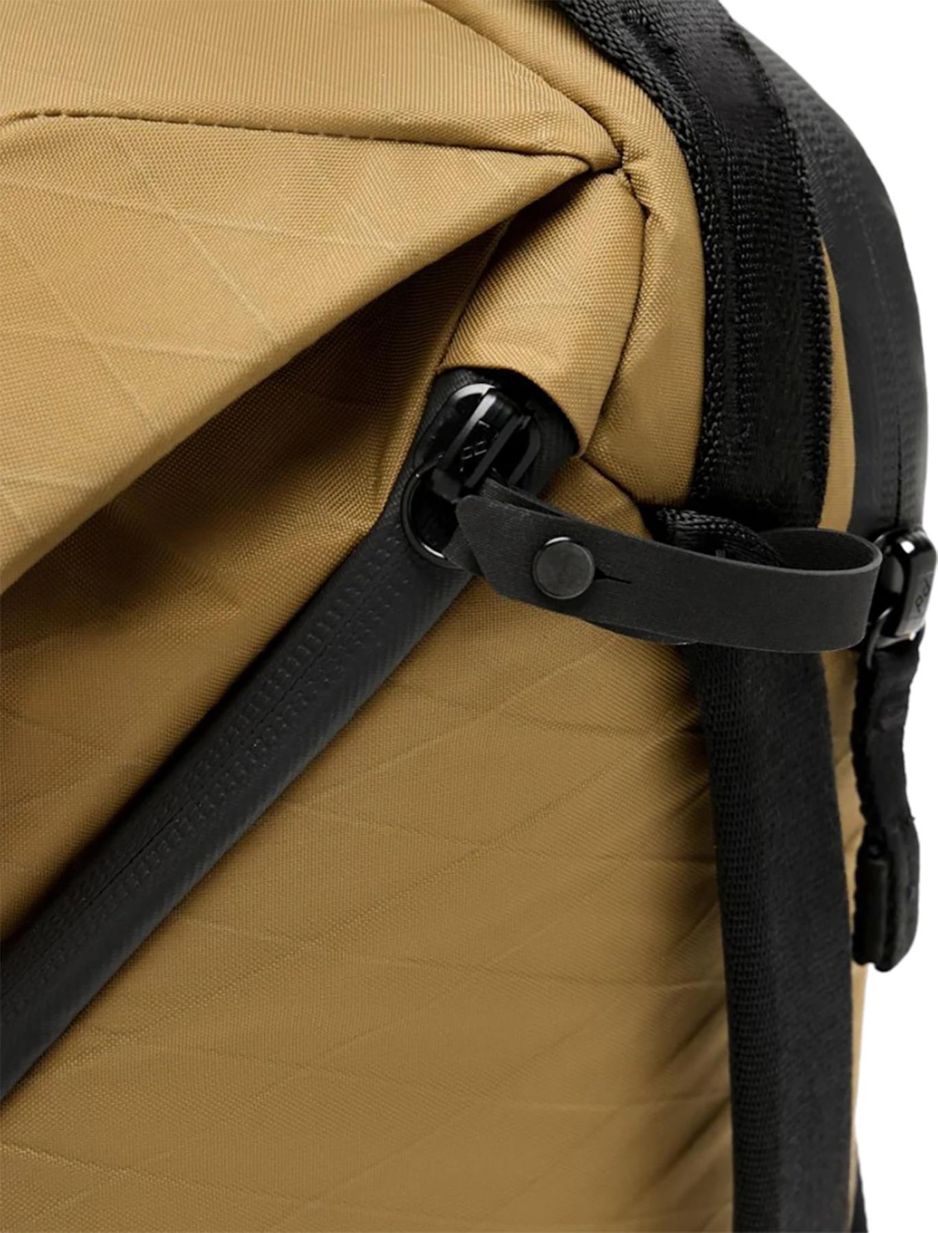 Product gallery image number 2 for product Everyday Backpack V2 20L