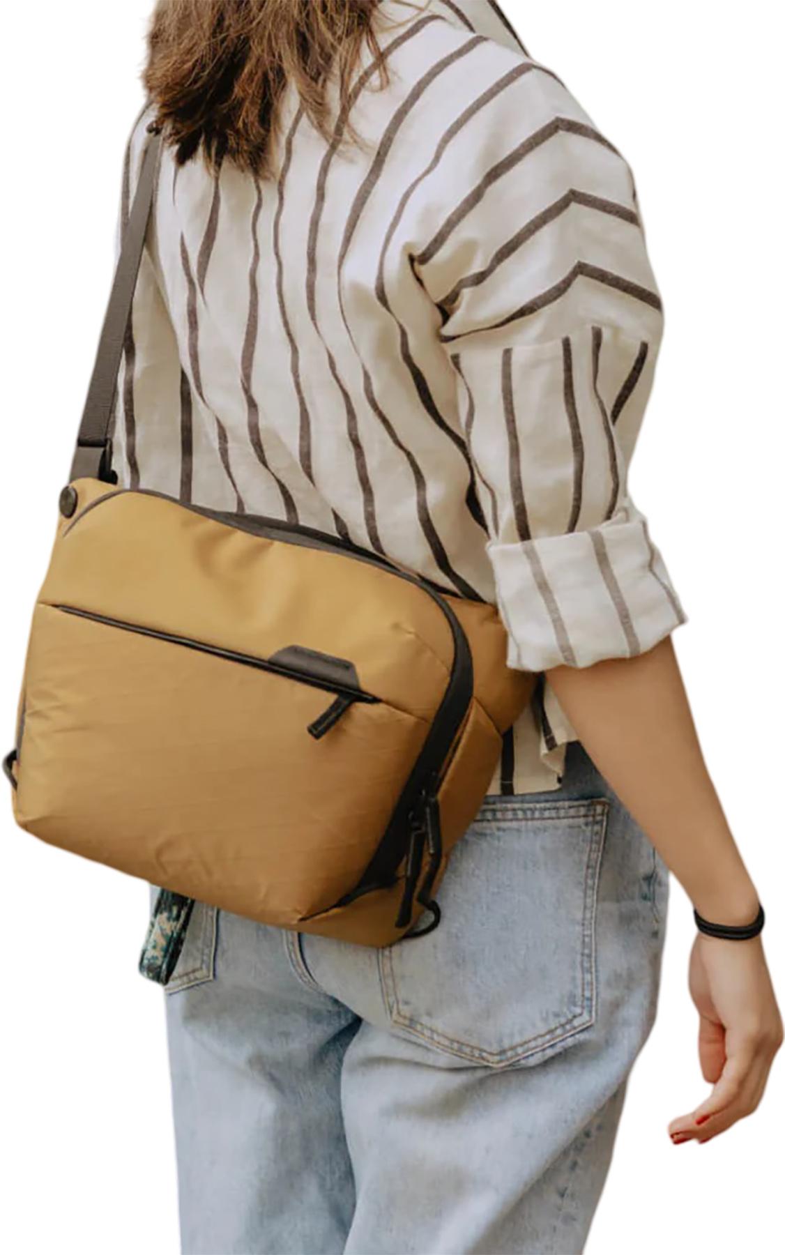 Product gallery image number 4 for product Everyday v2 Sling Bag 6L