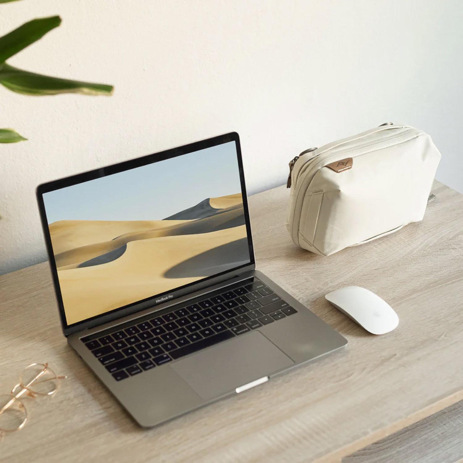 Product gallery image number 3 for product Tech Pouch 