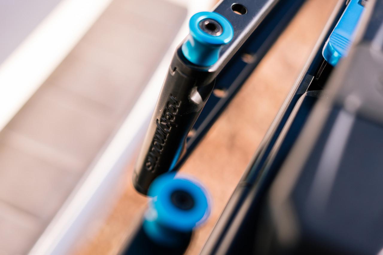 Numéro de l'image de la galerie de produits 3 pour le produit Porte-vélos sur attelage arrière plateforme pour 2 vélos GuideRail 1.25"