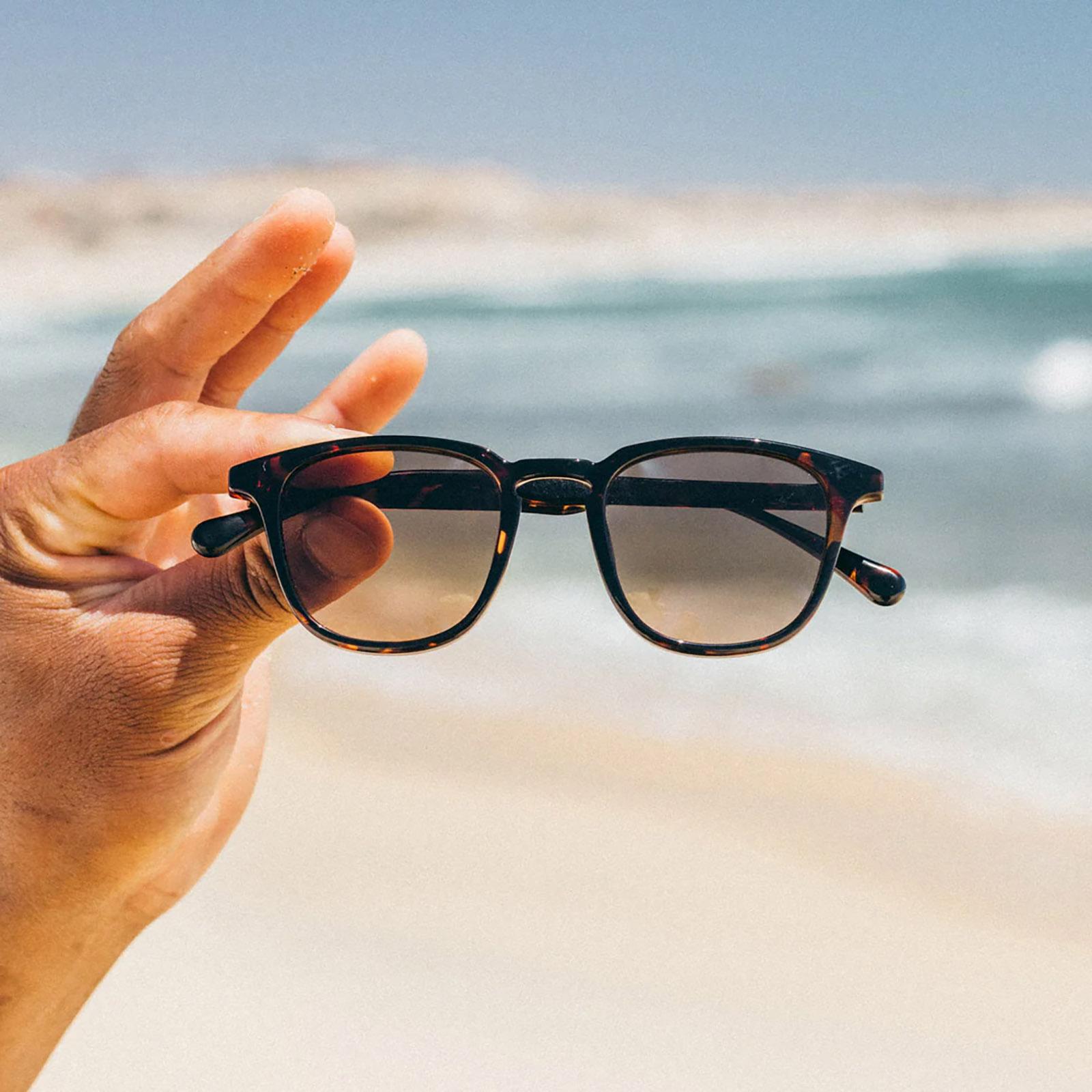 Product gallery image number 4 for product Lunettes de soleil Tango