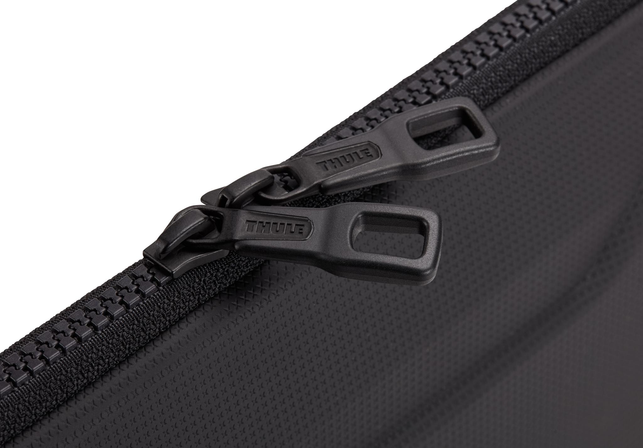 Product gallery image number 2 for product Thule Gauntlet Sleeve MacBook Pro 16 In 3L