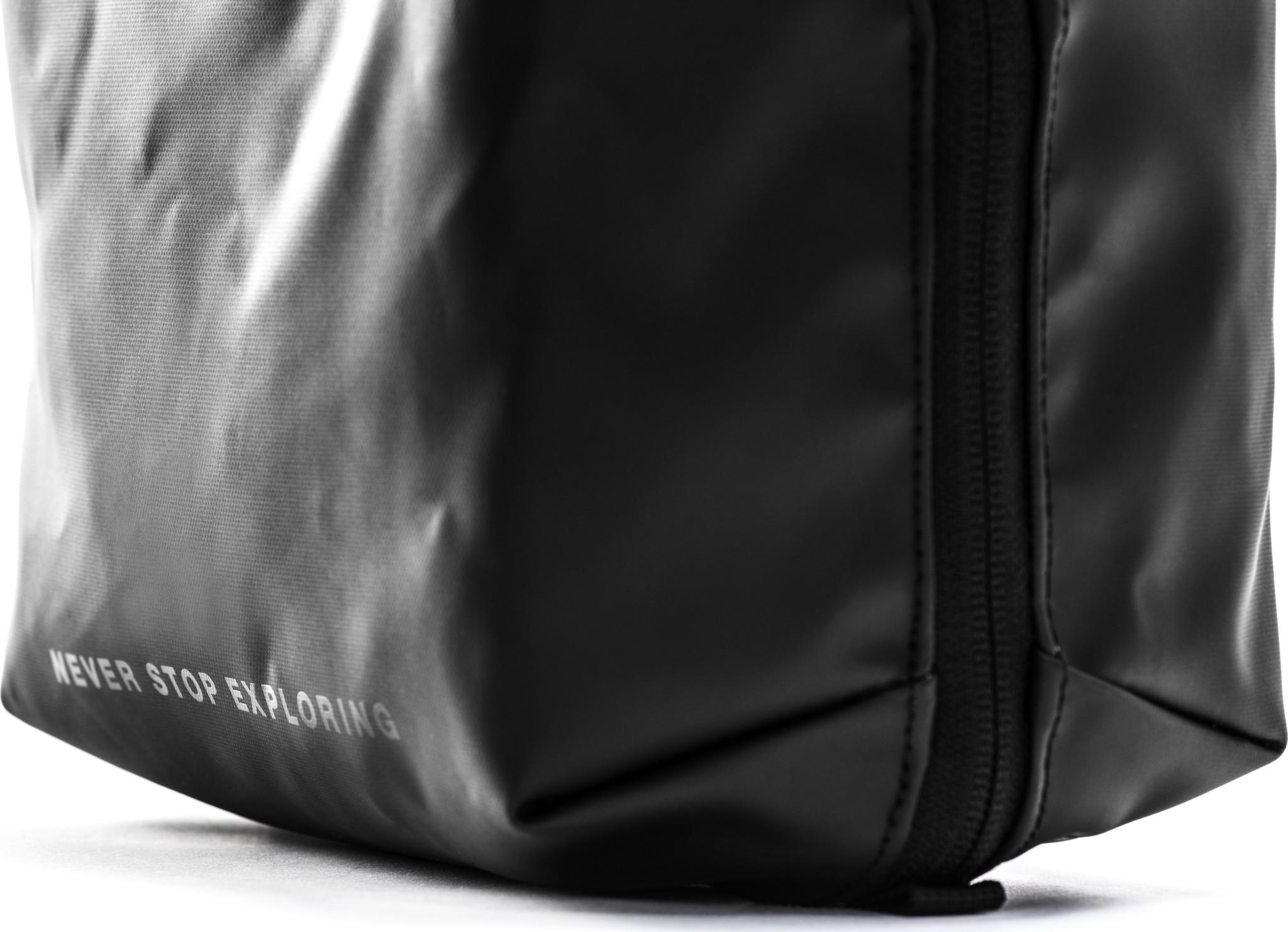Product gallery image number 3 for product Stratoliner Toiletry Kit