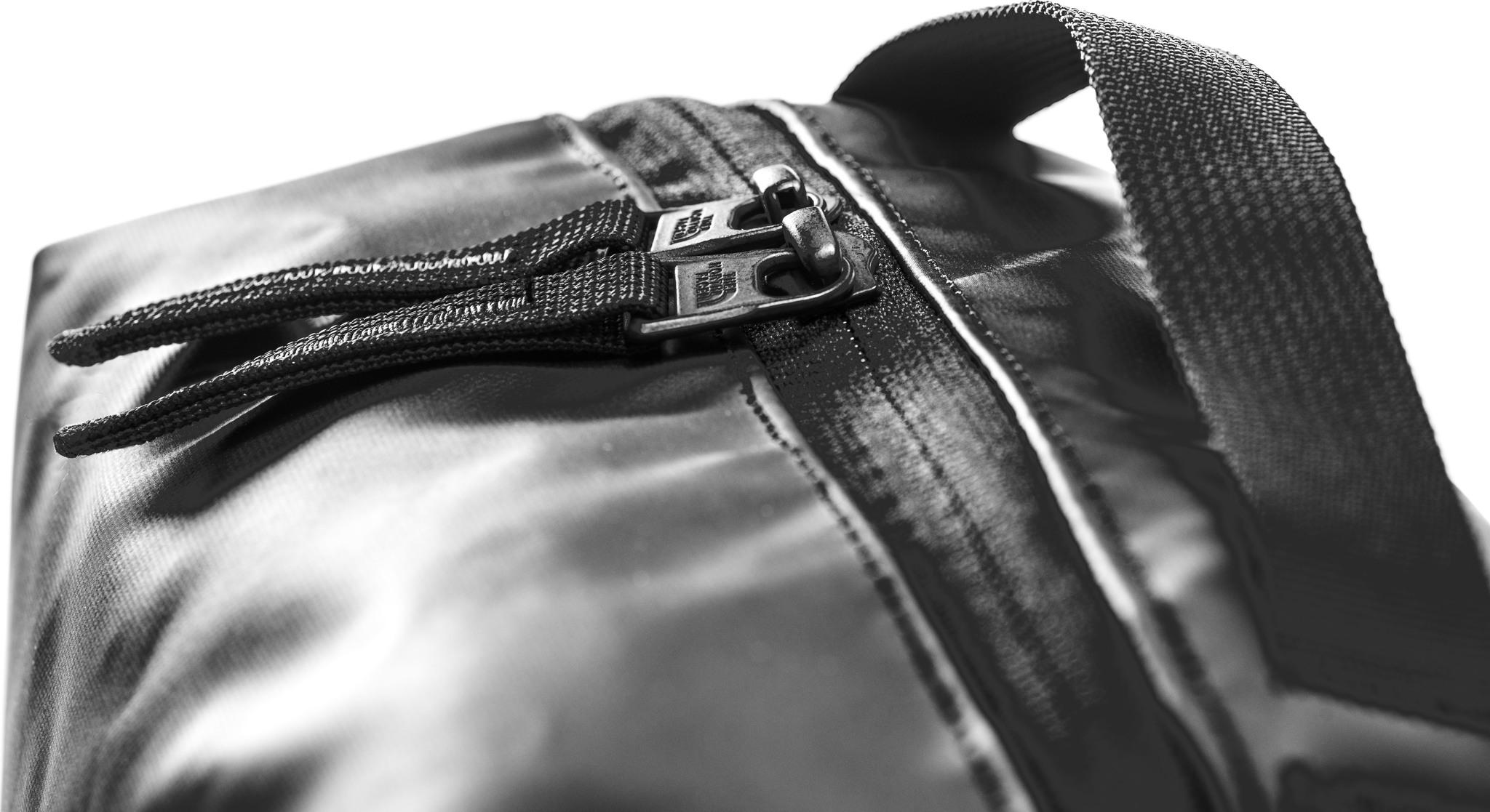 Product gallery image number 4 for product Stratoliner Toiletry Kit