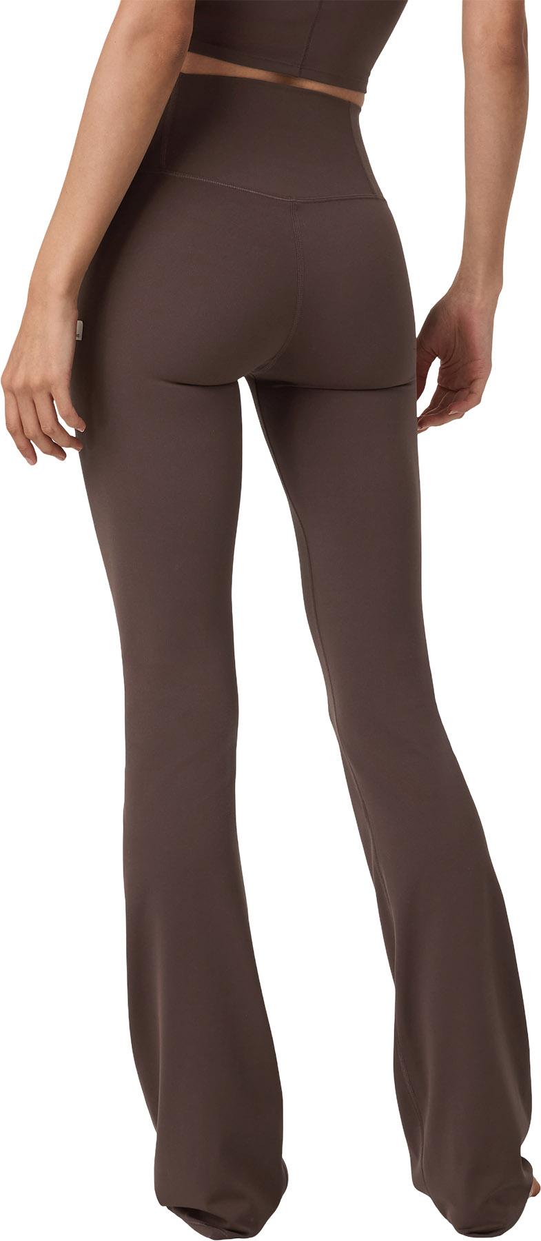 Numéro de l'image de la galerie de produits 2 pour le produit Pantalon slim évasé AllTheFeels Vuori - Femme