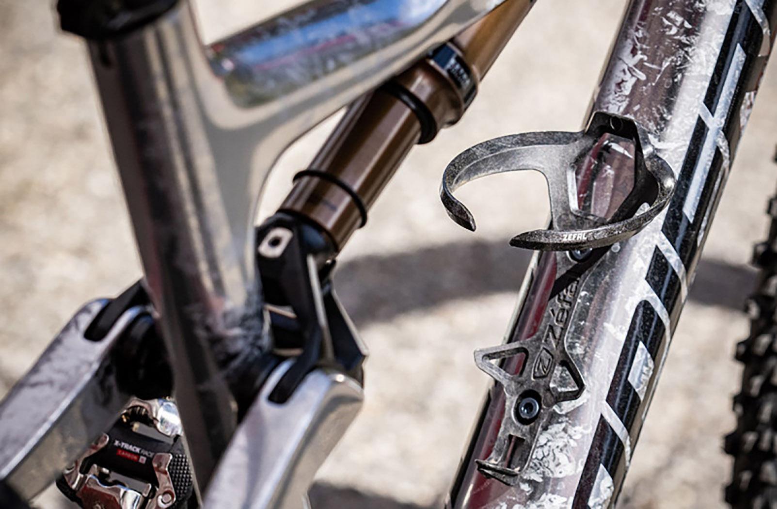 Product gallery image number 4 for product Pulse L2 Bottle Cage 