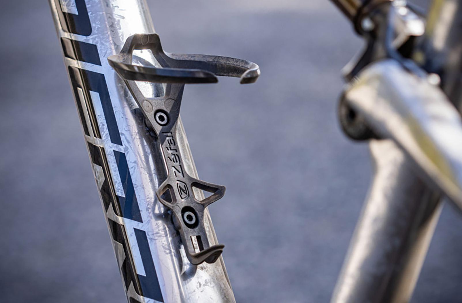 Product gallery image number 3 for product Pulse L2 Bottle Cage 